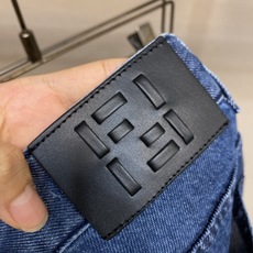 🌟🌟Fendi,2026ss好穿不挑身材在搭配上没有太多的限制 随意简洁的衬托其他单品,来展现自己的风格 🌟🌟Fendi,2026ss好穿不挑身材在搭配上没有太多的限制 随意简洁的衬托其他单品,来展现自己的风格