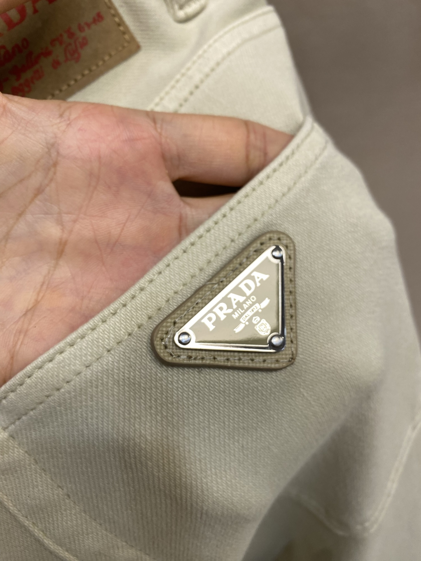 🌟🌟Prada、2026ss好穿不挑身材在搭配上没有太多的限制 随意简洁的衬托其他单品，来展现自己的风格