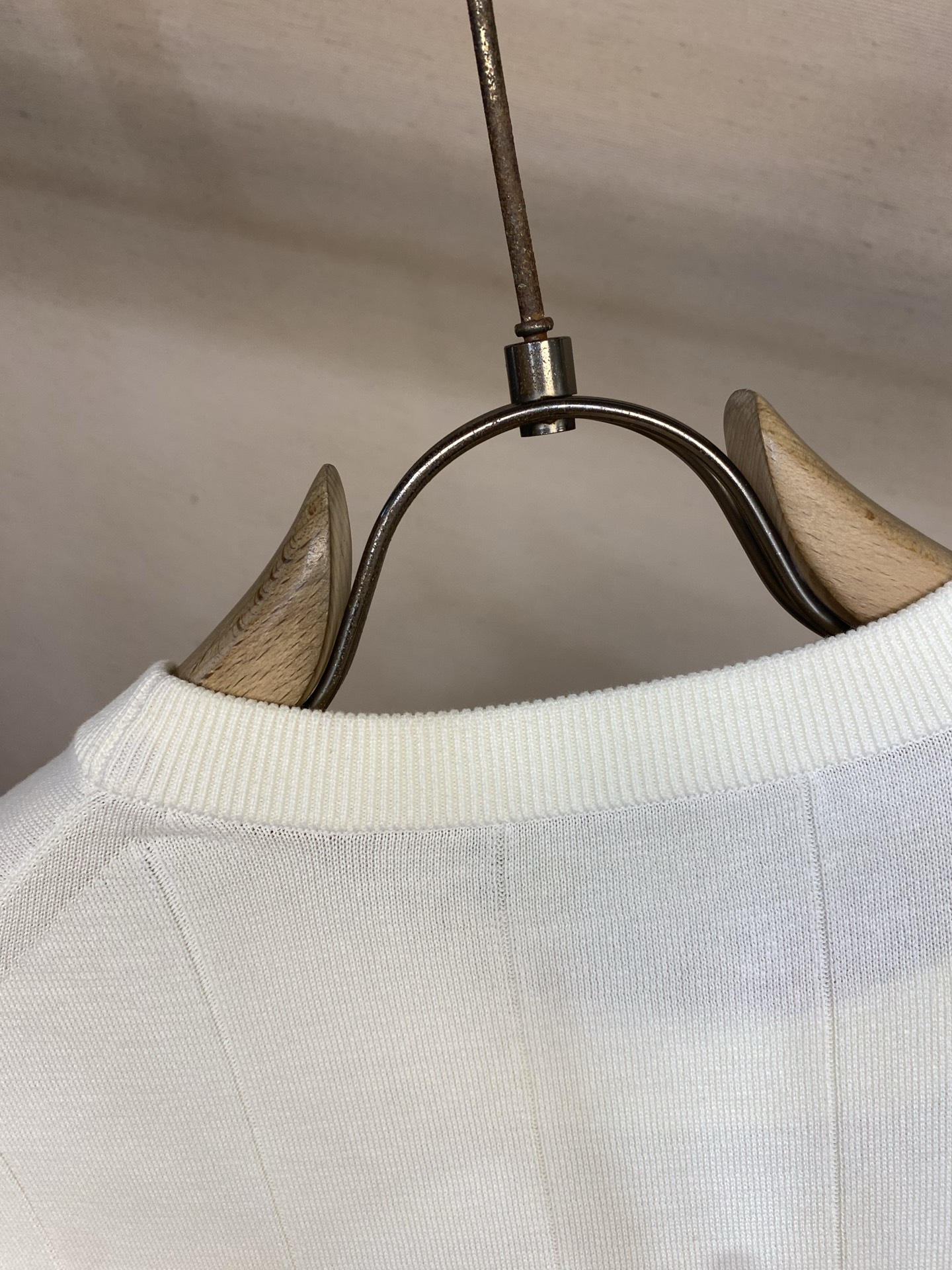 🌟🌟 Loro Piana，各大奢品在设计上加入了坑条的元素，立体大坑条组织更简洁时尚、无论单穿或者做内