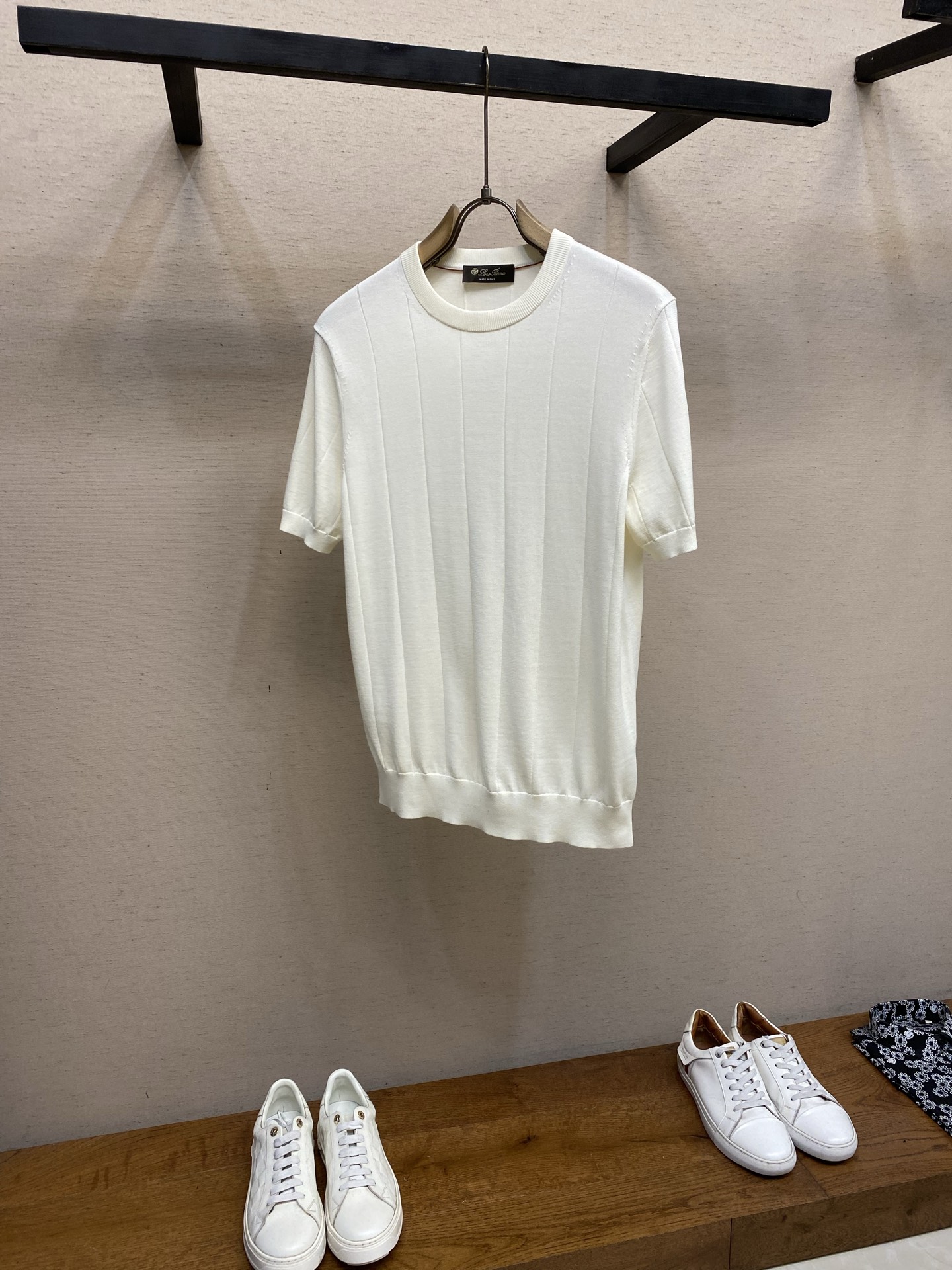 🌟🌟 Loro Piana，各大奢品在设计上加入了坑条的元素，立体大坑条组织更简洁时尚、无论单穿或者做内
