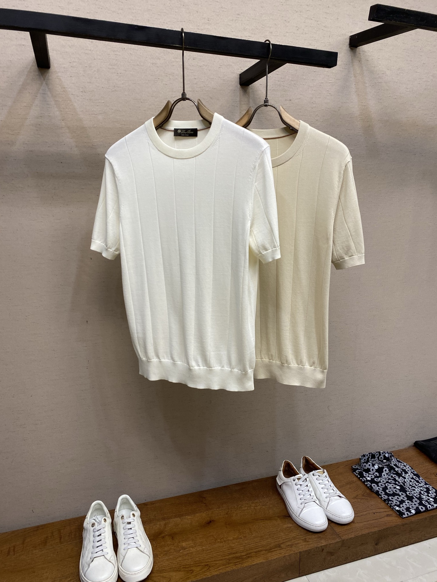 🌟🌟 Loro Piana，各大奢品在设计上加入了坑条的元素，立体大坑条组织更简洁时尚、无论单穿或者做内