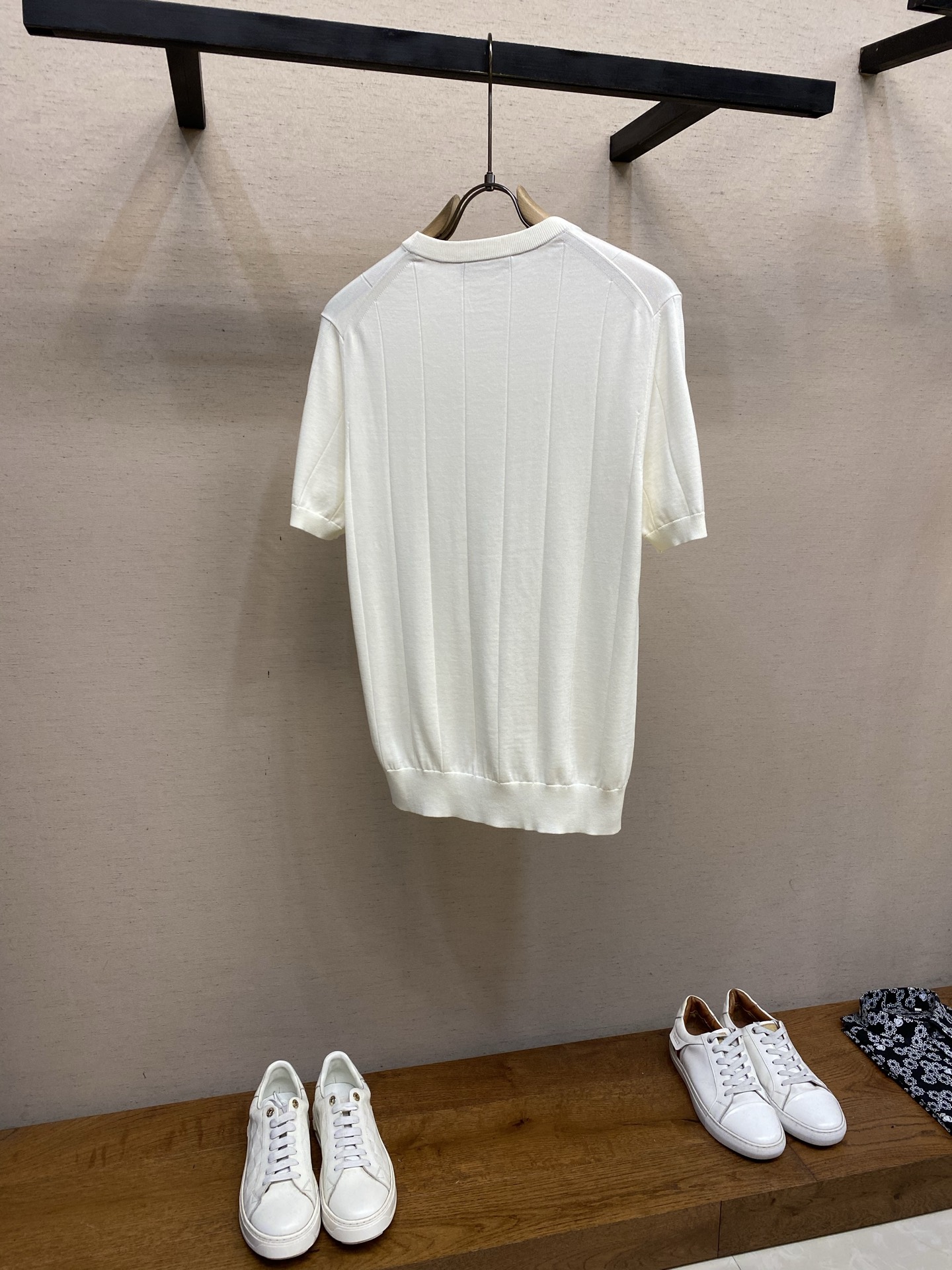 🌟🌟 Loro Piana，各大奢品在设计上加入了坑条的元素，立体大坑条组织更简洁时尚、无论单穿或者做内
