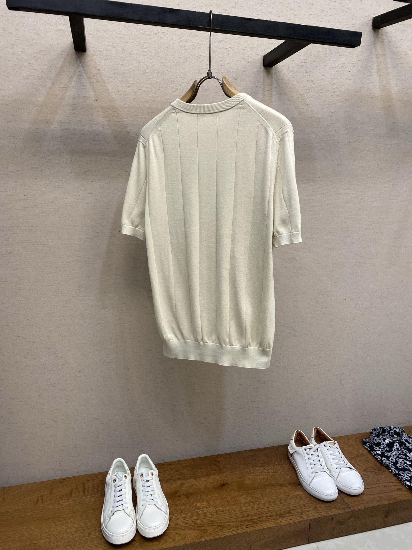 🌟🌟 Loro Piana，各大奢品在设计上加入了坑条的元素，立体大坑条组织更简洁时尚、无论单穿或者做内