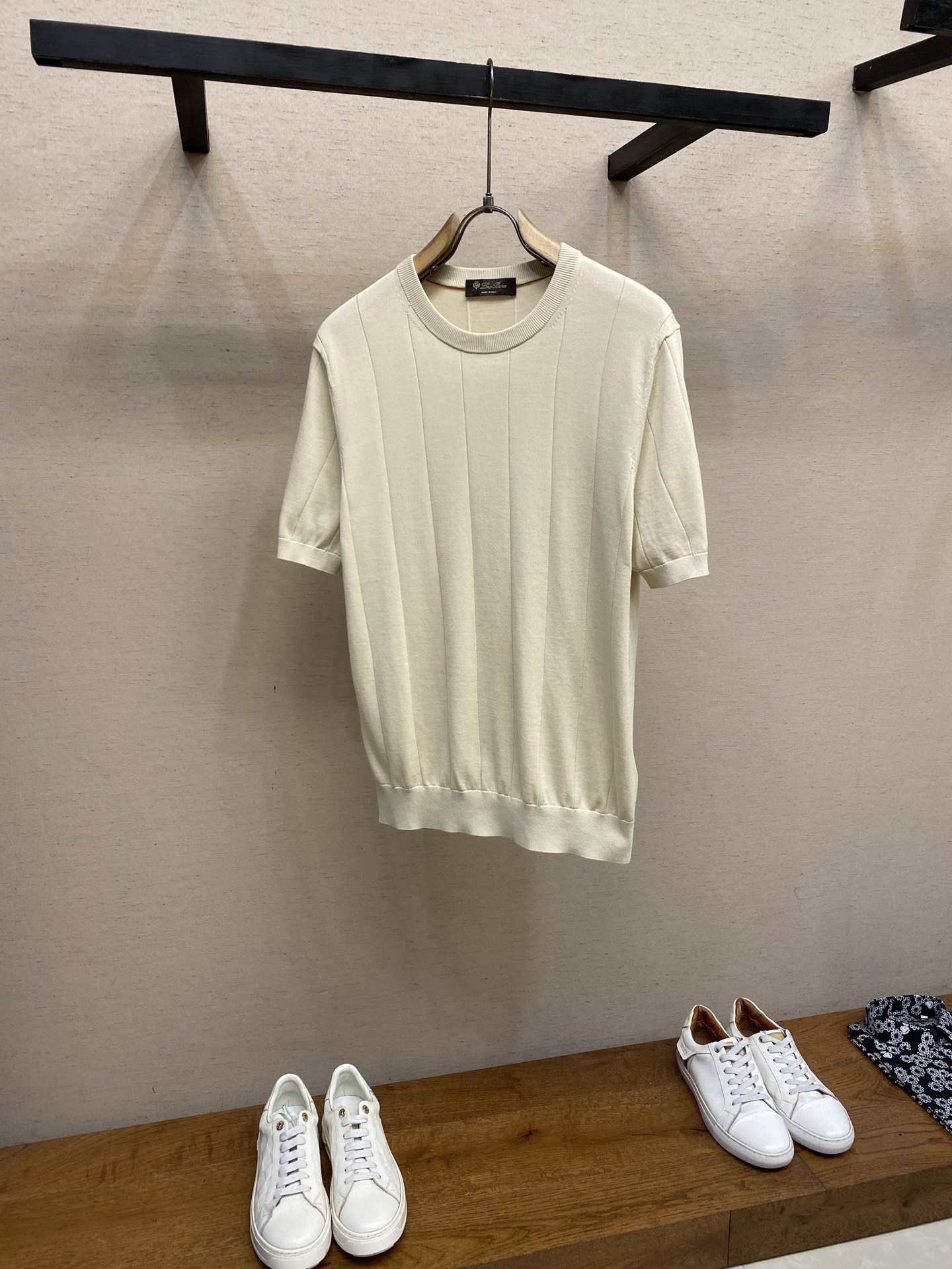🌟🌟 Loro Piana，各大奢品在设计上加入了坑条的元素，立体大坑条组织更简洁时尚、无论单穿或者做内