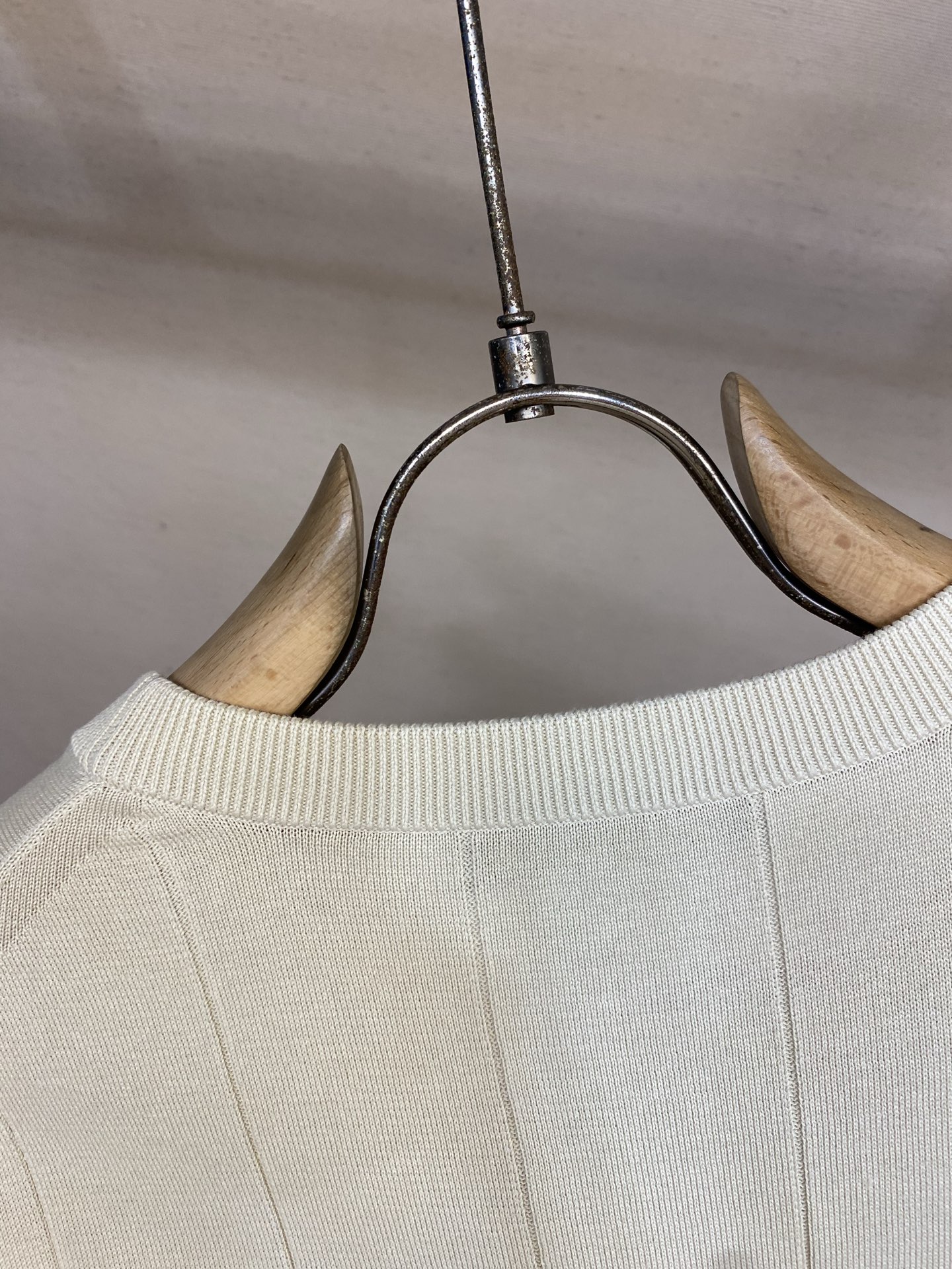 🌟🌟 Loro Piana，各大奢品在设计上加入了坑条的元素，立体大坑条组织更简洁时尚、无论单穿或者做内