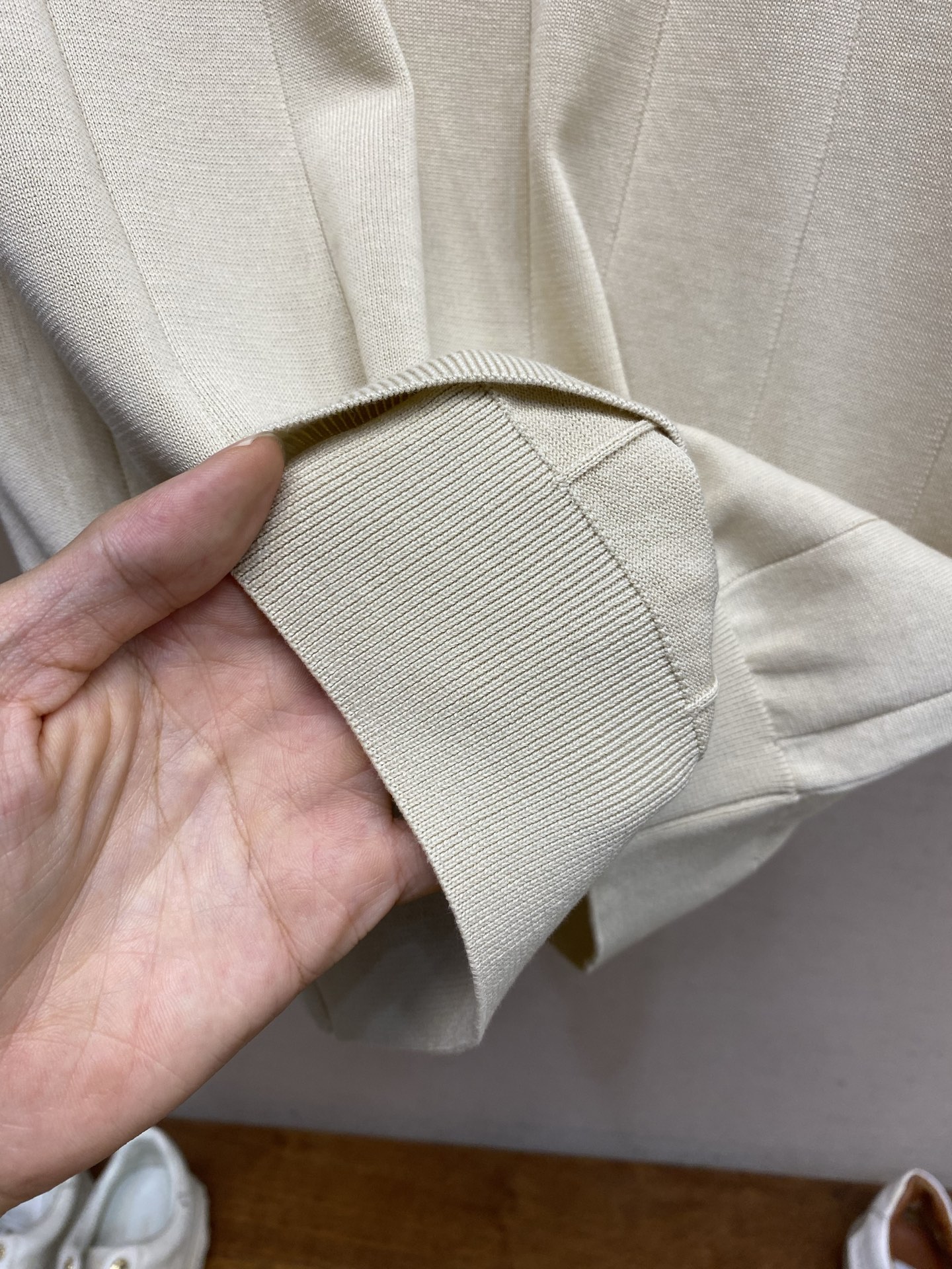 🌟🌟 Loro Piana，各大奢品在设计上加入了坑条的元素，立体大坑条组织更简洁时尚、无论单穿或者做内
