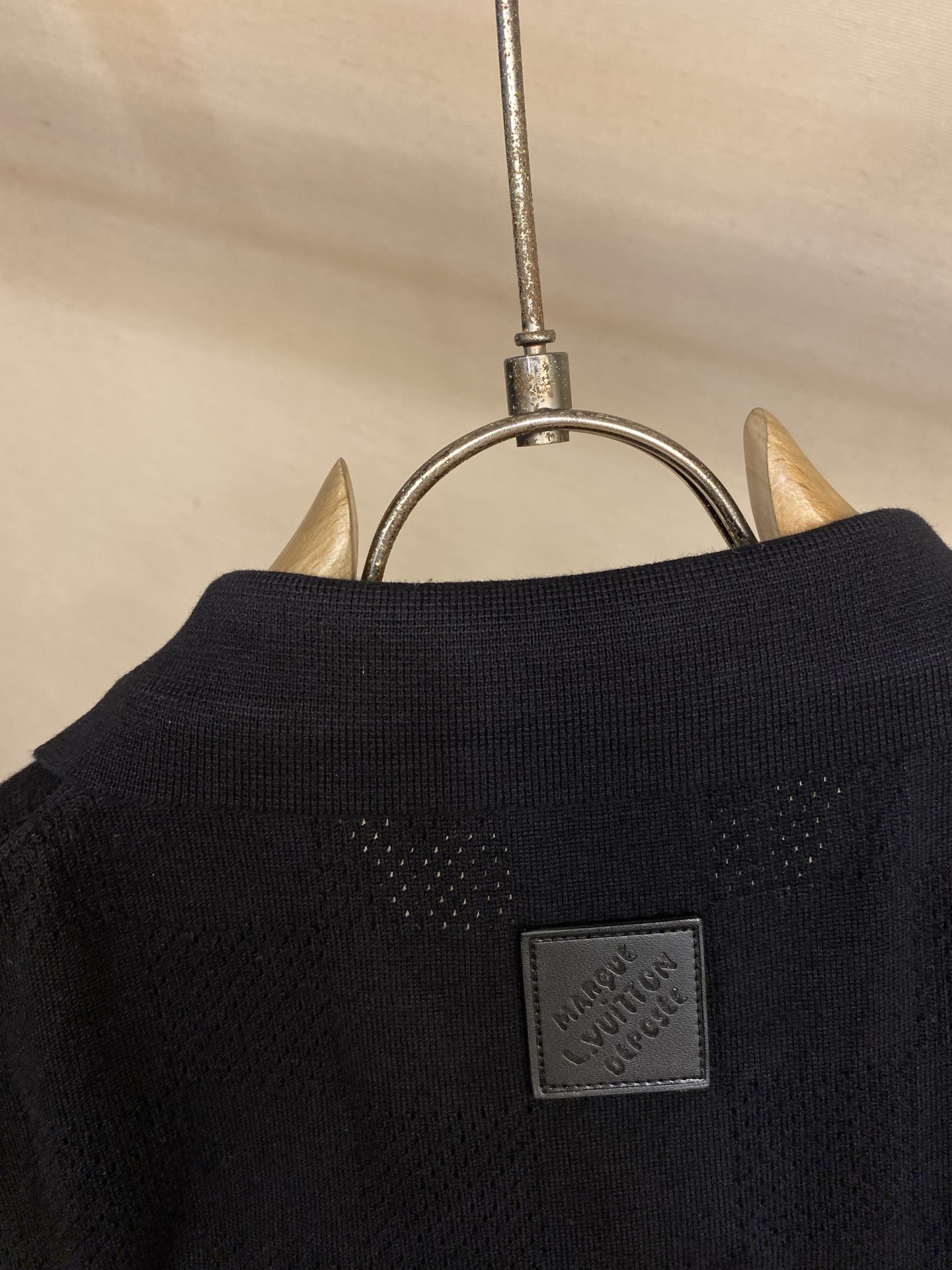 🌟🌟 1V，路易 26SS棋盘格提花刺绣logo后背皮牌针织开衫尺码：S-XL