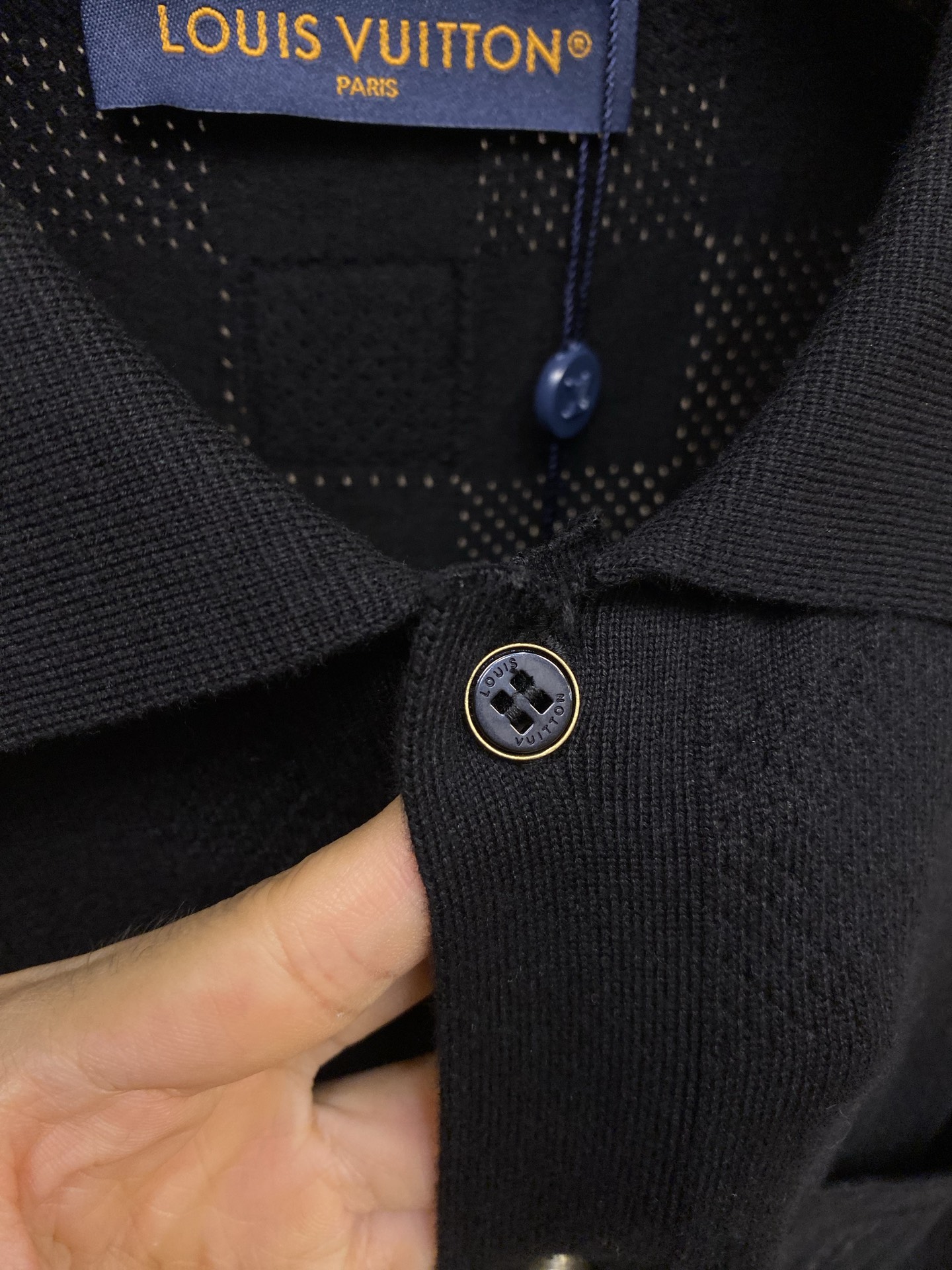 🌟🌟 1V，路易 26SS棋盘格提花刺绣logo后背皮牌针织开衫尺码：S-XL