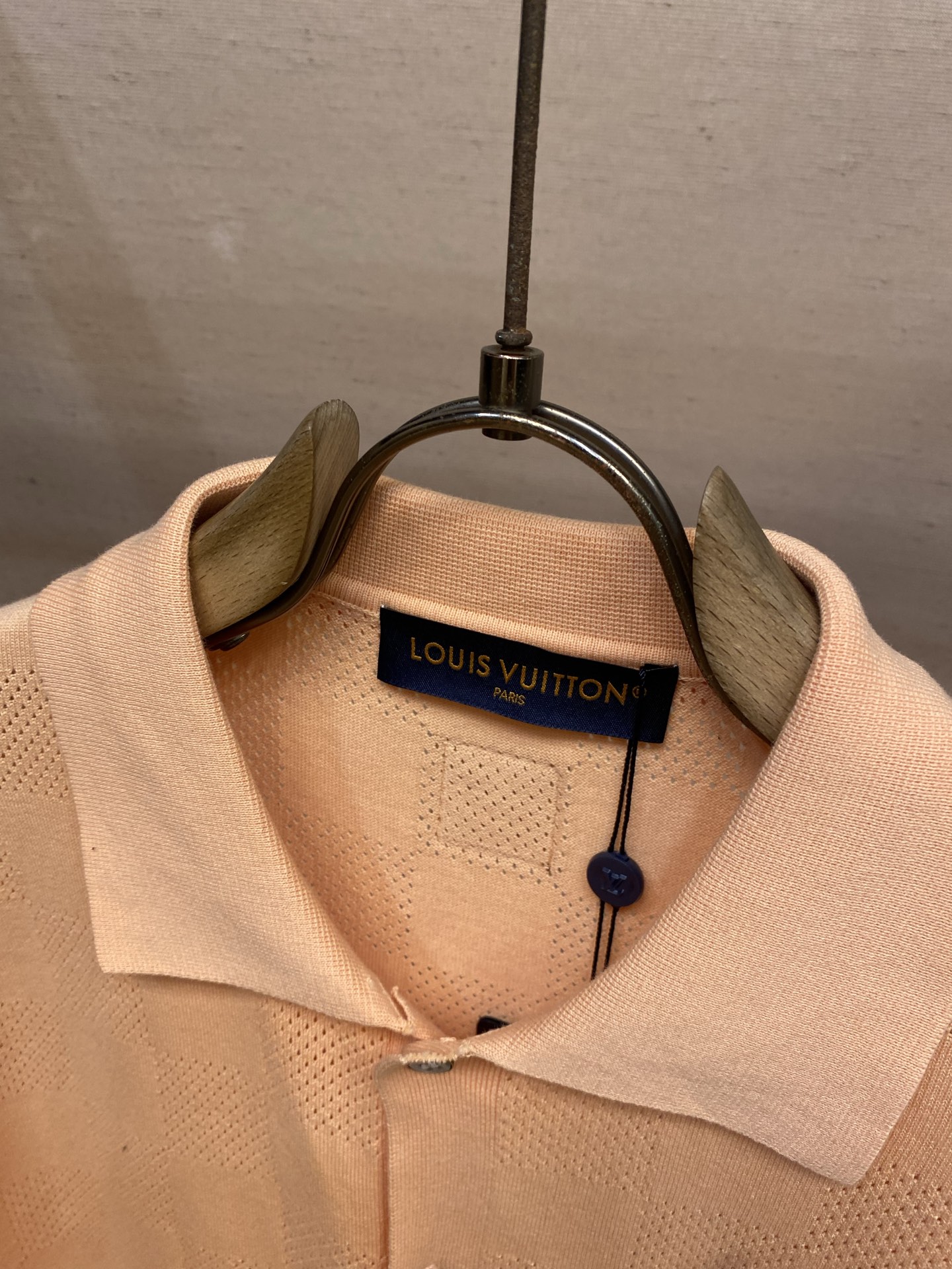 🌟🌟 1V，路易 26SS棋盘格提花刺绣logo后背皮牌针织开衫尺码：S-XL