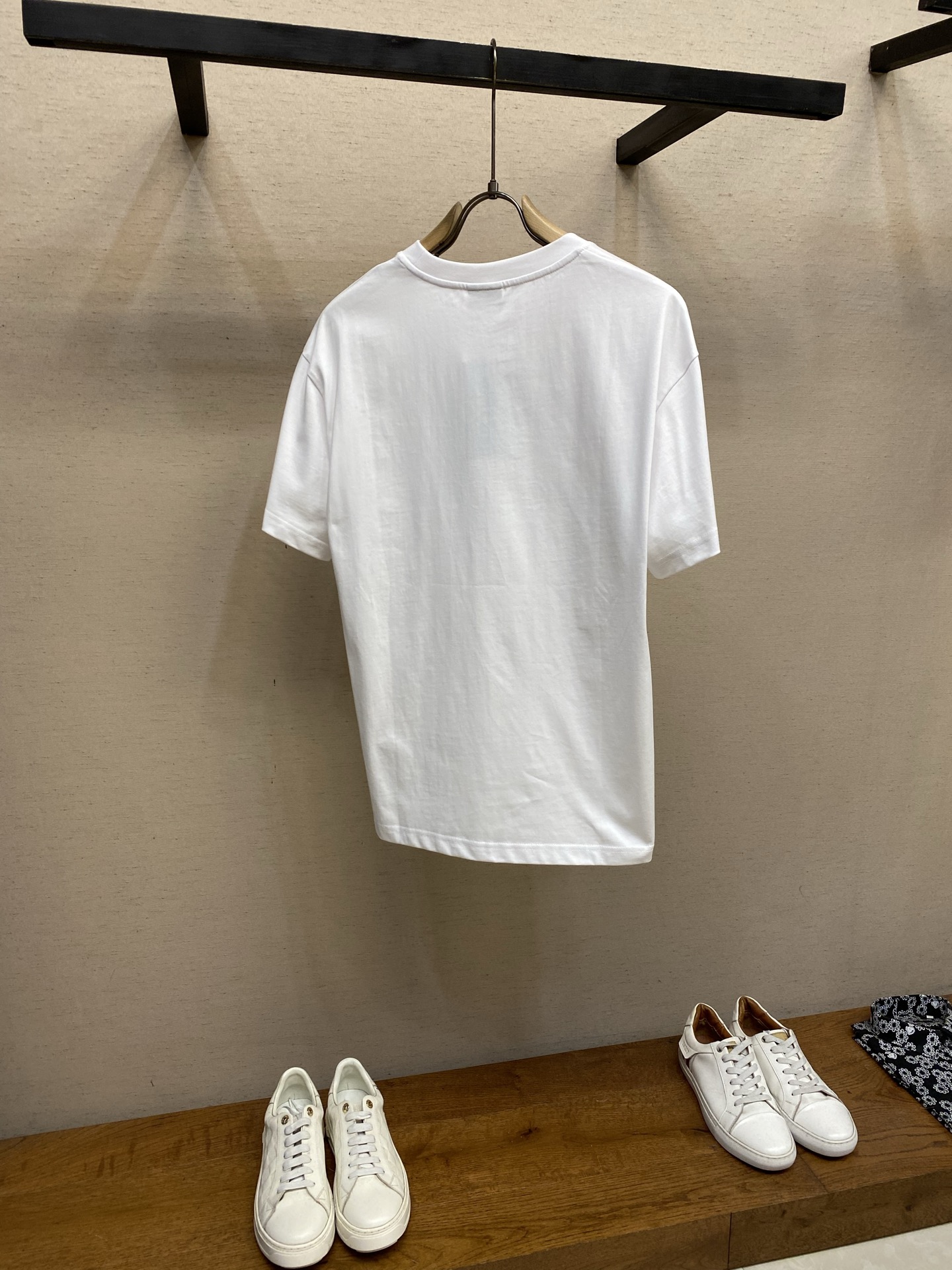 🌟🌟Gucci， 饰刺绣针织棉T恤面料：15支特纺紧密棉 / 230G罗纹：32支1×1罗纹 / 340