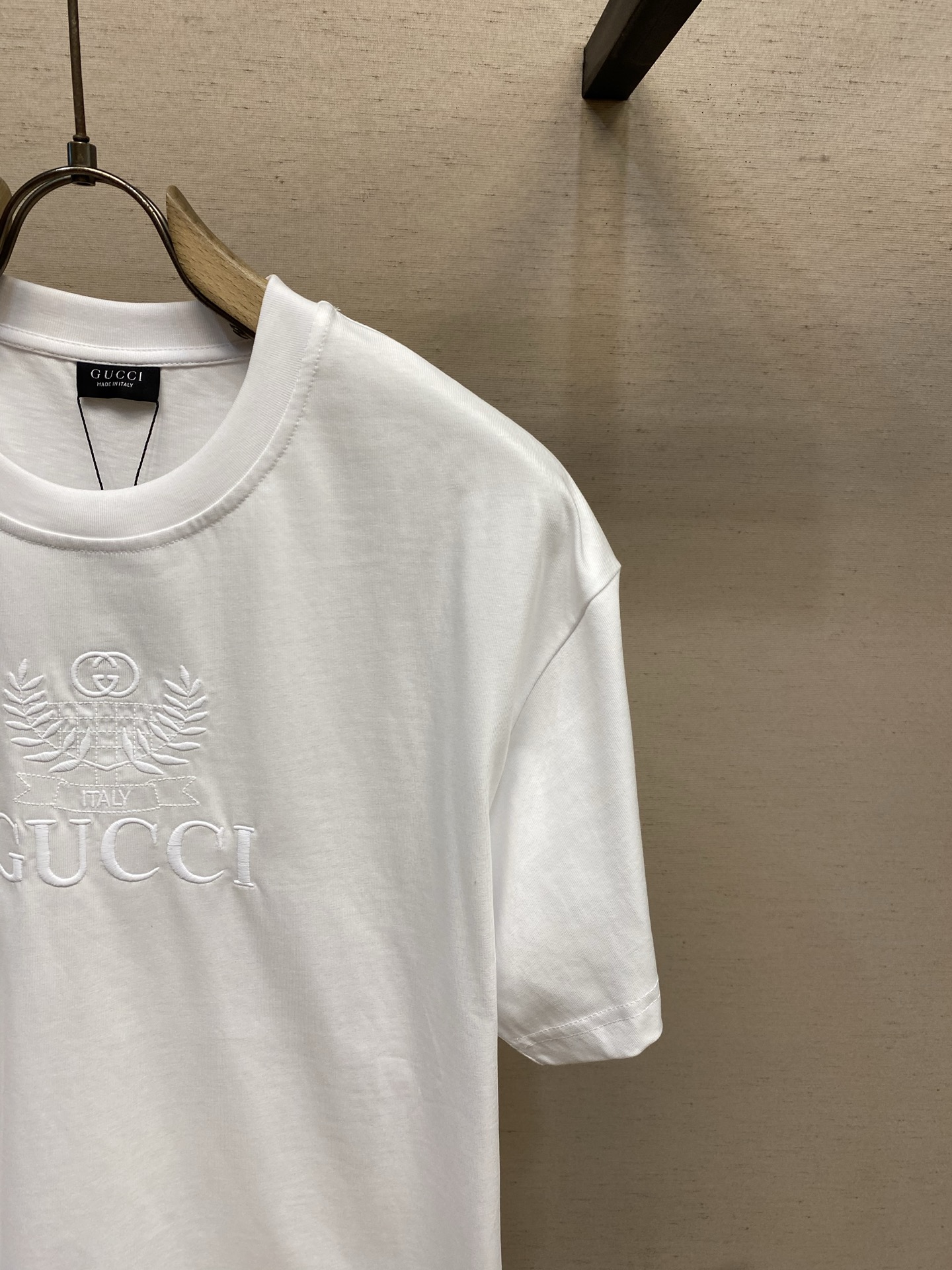 🌟🌟Gucci， 饰刺绣针织棉T恤面料：15支特纺紧密棉 / 230G罗纹：32支1×1罗纹 / 340