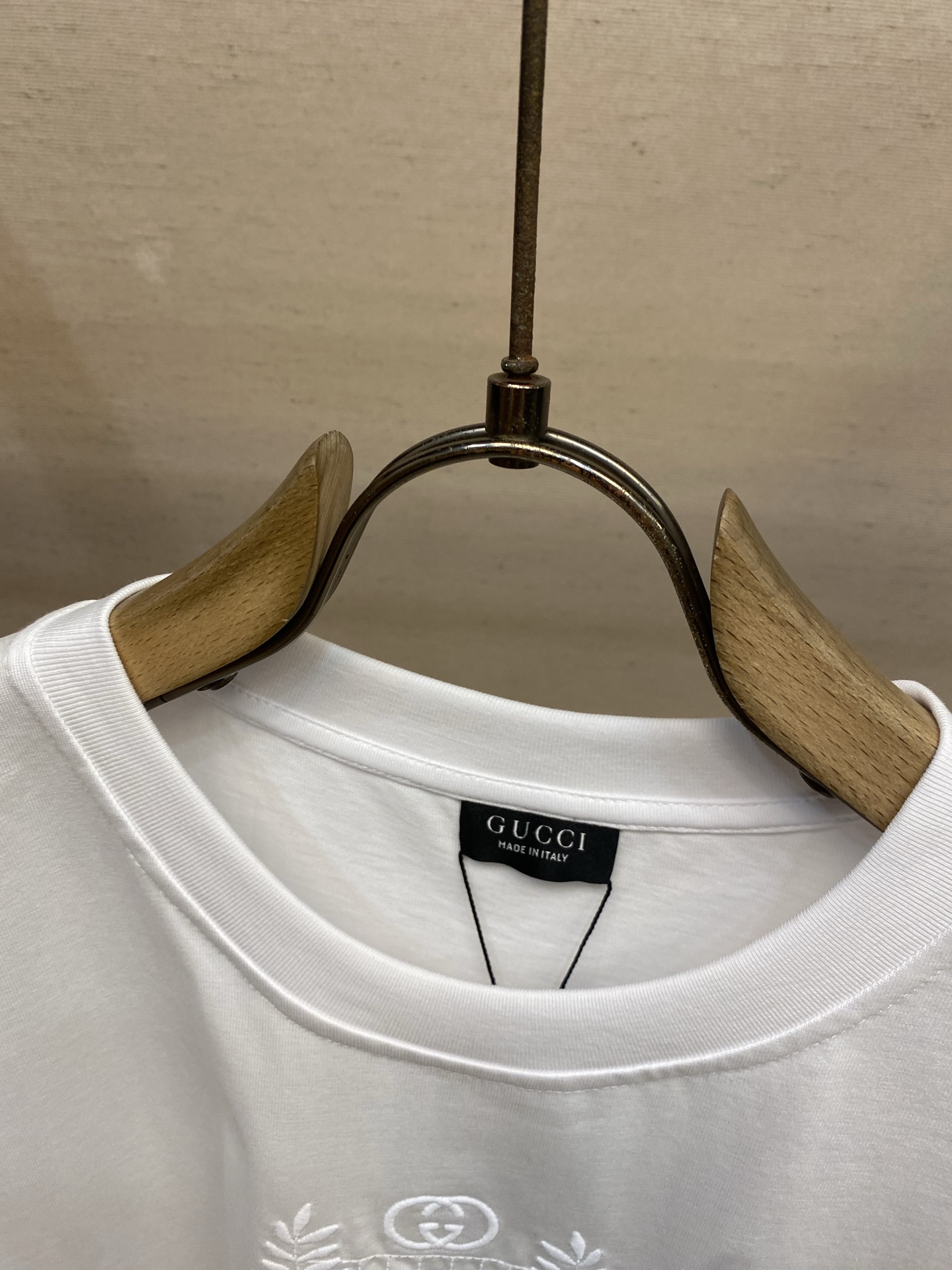 🌟🌟Gucci， 饰刺绣针织棉T恤面料：15支特纺紧密棉 / 230G罗纹：32支1×1罗纹 / 340