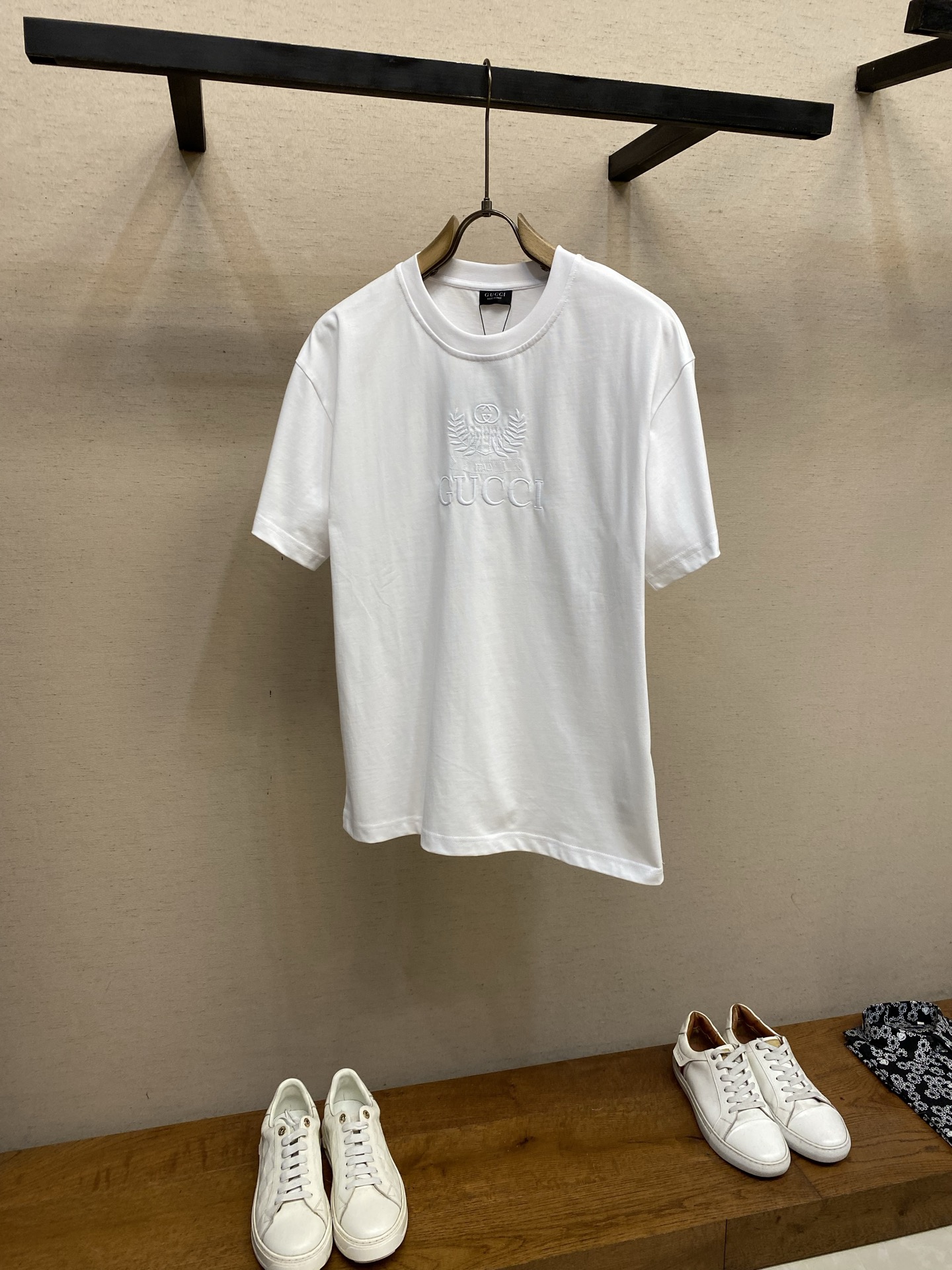 🌟🌟Gucci， 饰刺绣针织棉T恤面料：15支特纺紧密棉 / 230G罗纹：32支1×1罗纹 / 340