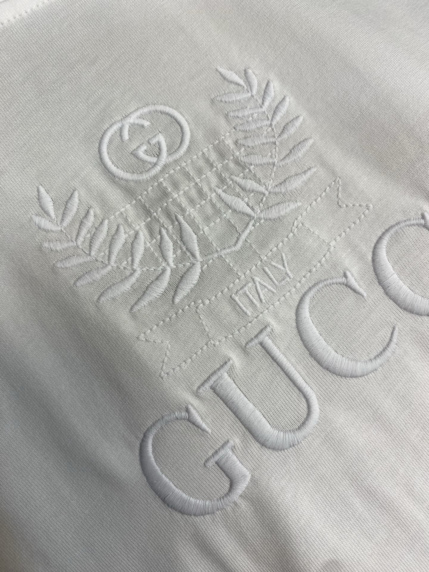 🌟🌟Gucci， 饰刺绣针织棉T恤面料：15支特纺紧密棉 / 230G罗纹：32支1×1罗纹 / 340