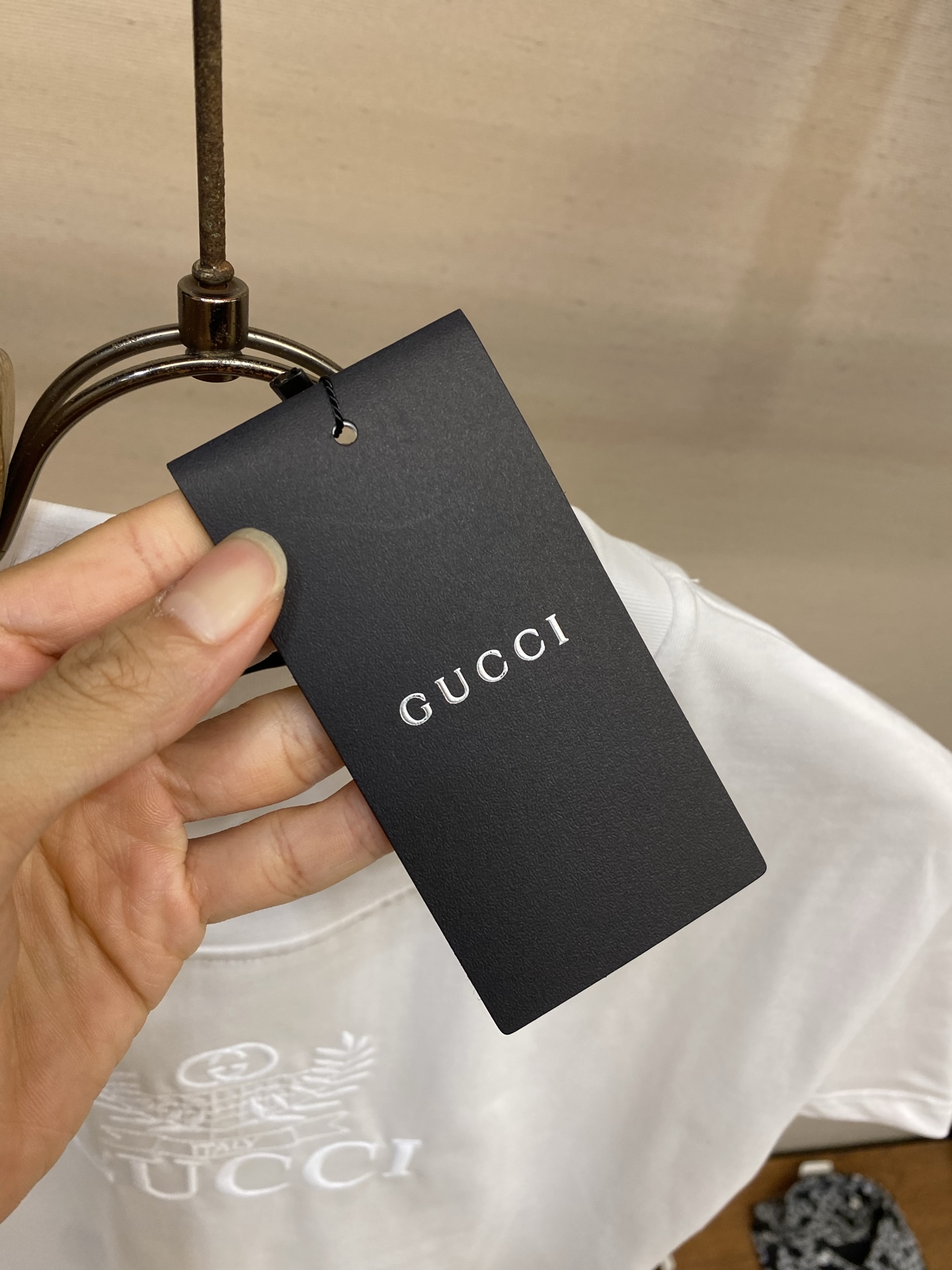 🌟🌟Gucci， 饰刺绣针织棉T恤面料：15支特纺紧密棉 / 230G罗纹：32支1×1罗纹 / 340
