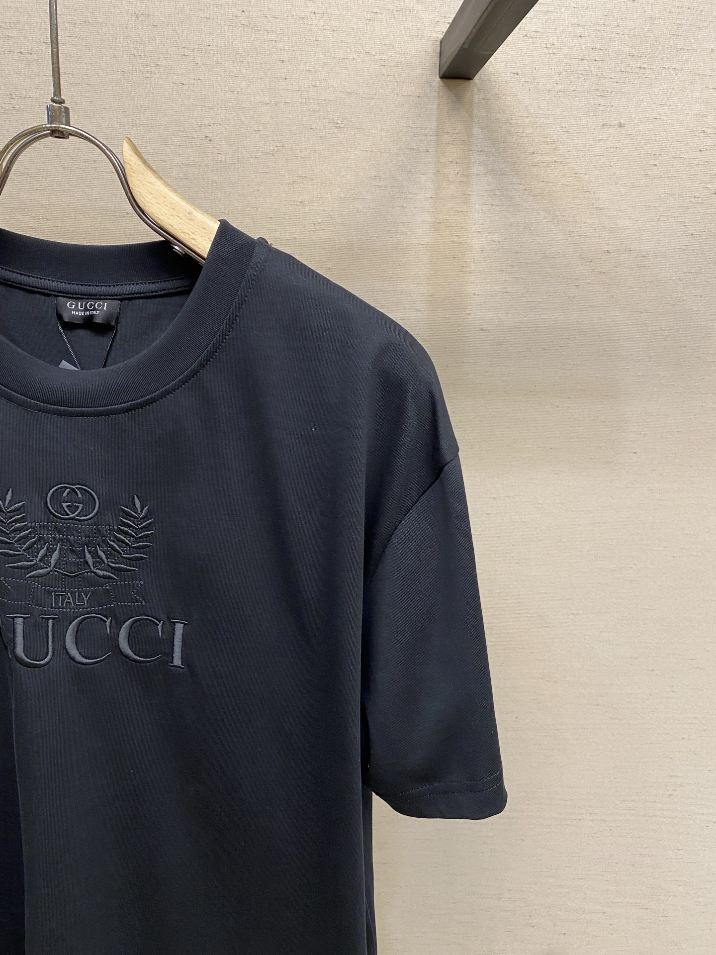 🌟🌟Gucci， 饰刺绣针织棉T恤面料：15支特纺紧密棉 / 230G罗纹：32支1×1罗纹 / 340