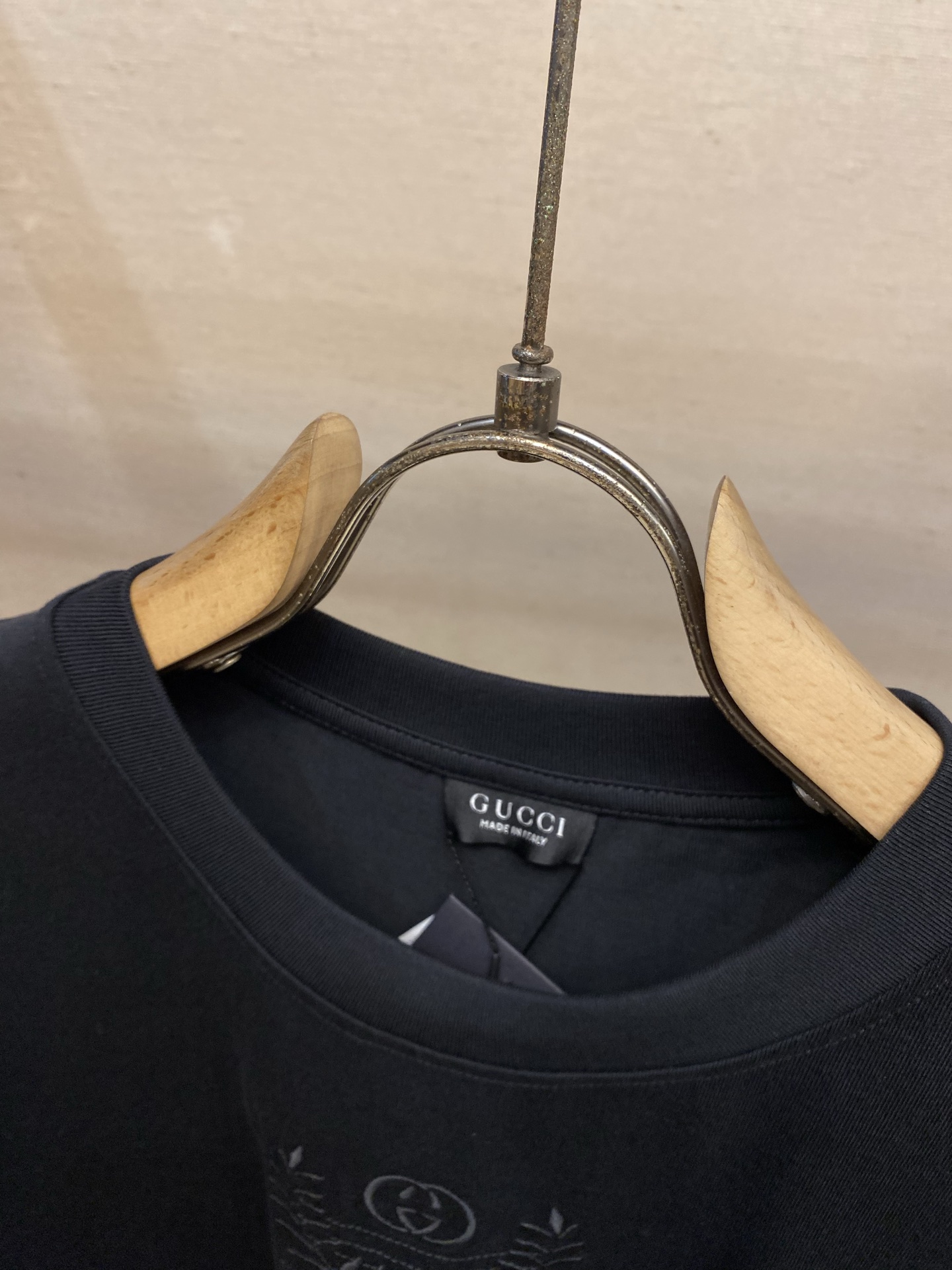 🌟🌟Gucci， 饰刺绣针织棉T恤面料：15支特纺紧密棉 / 230G罗纹：32支1×1罗纹 / 340