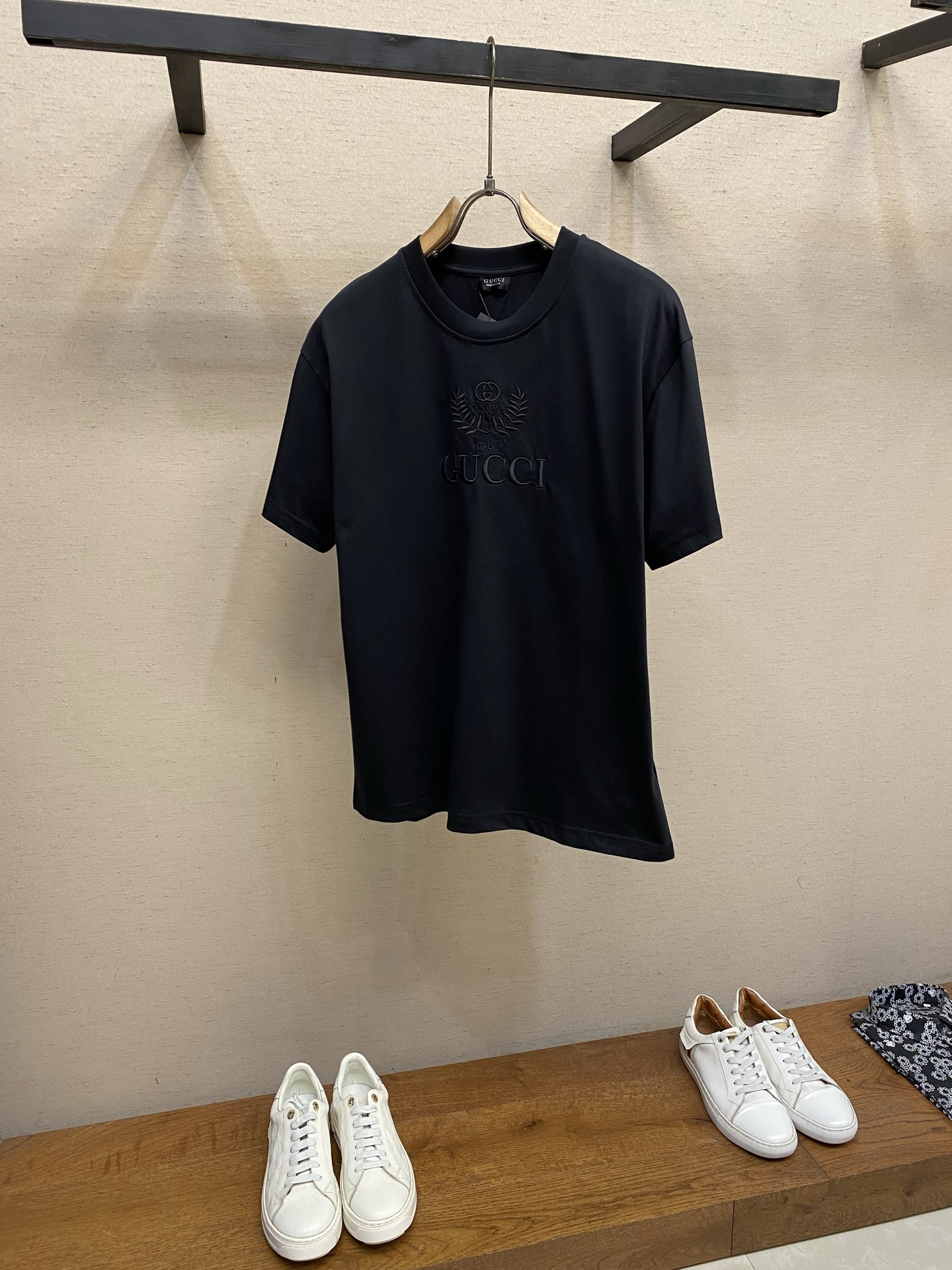 🌟🌟Gucci， 饰刺绣针织棉T恤面料：15支特纺紧密棉 / 230G罗纹：32支1×1罗纹 / 340