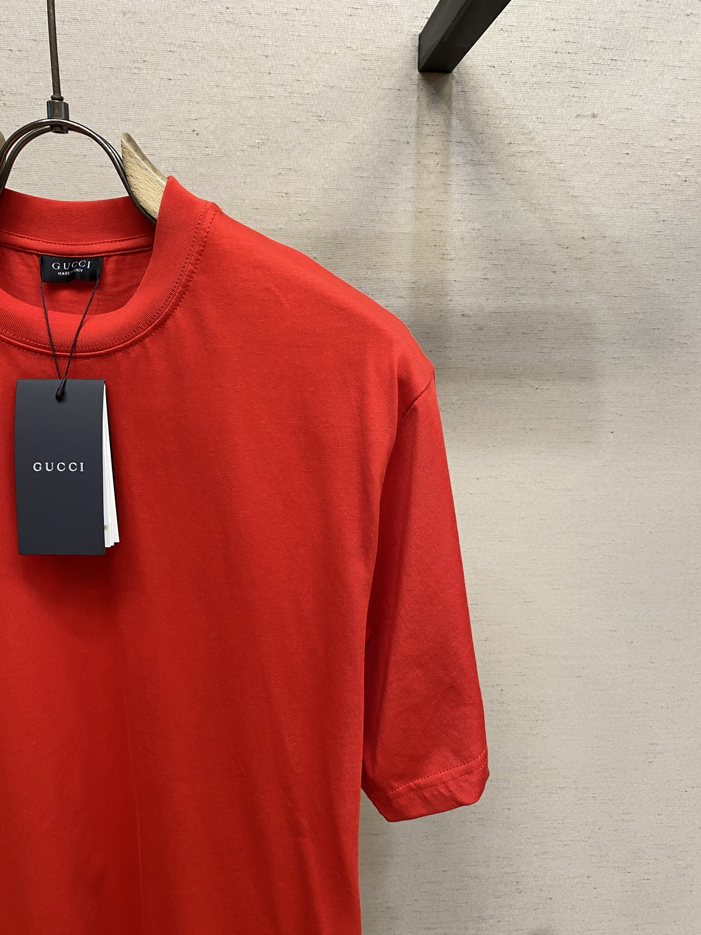 🌟🌟Gucci，小绒G圆领短袖发售色系：藏蓝、红色⚠️原¥4550购买；纯棉丝针织面料、GU标识细节贴饰