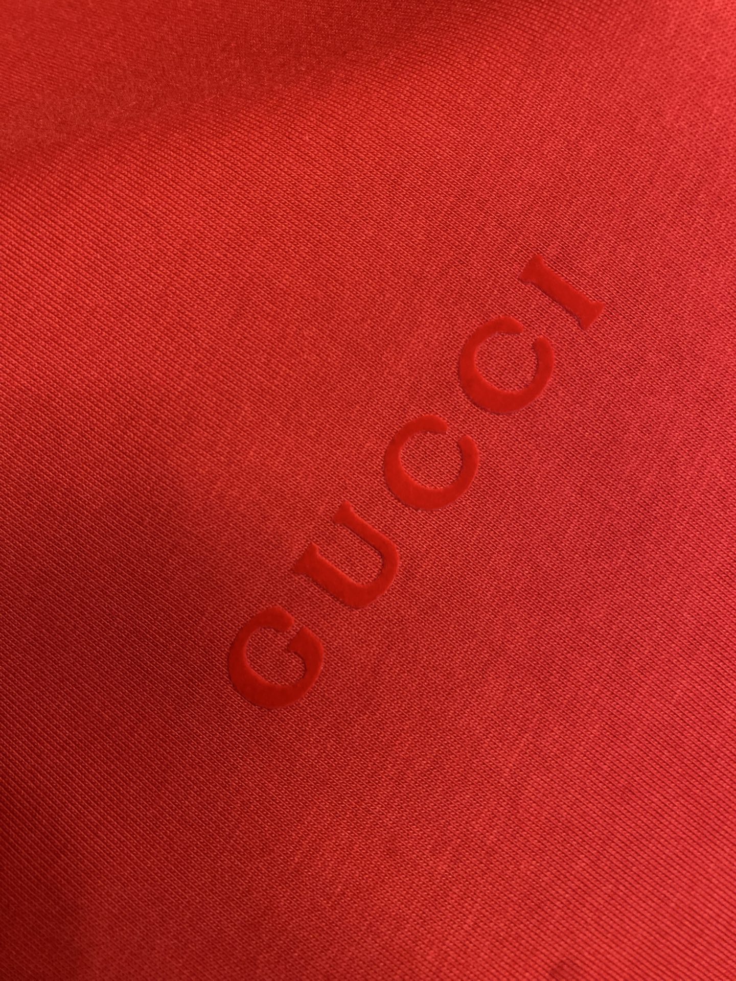🌟🌟Gucci，小绒G圆领短袖发售色系：藏蓝、红色⚠️原¥4550购买；纯棉丝针织面料、GU标识细节贴饰