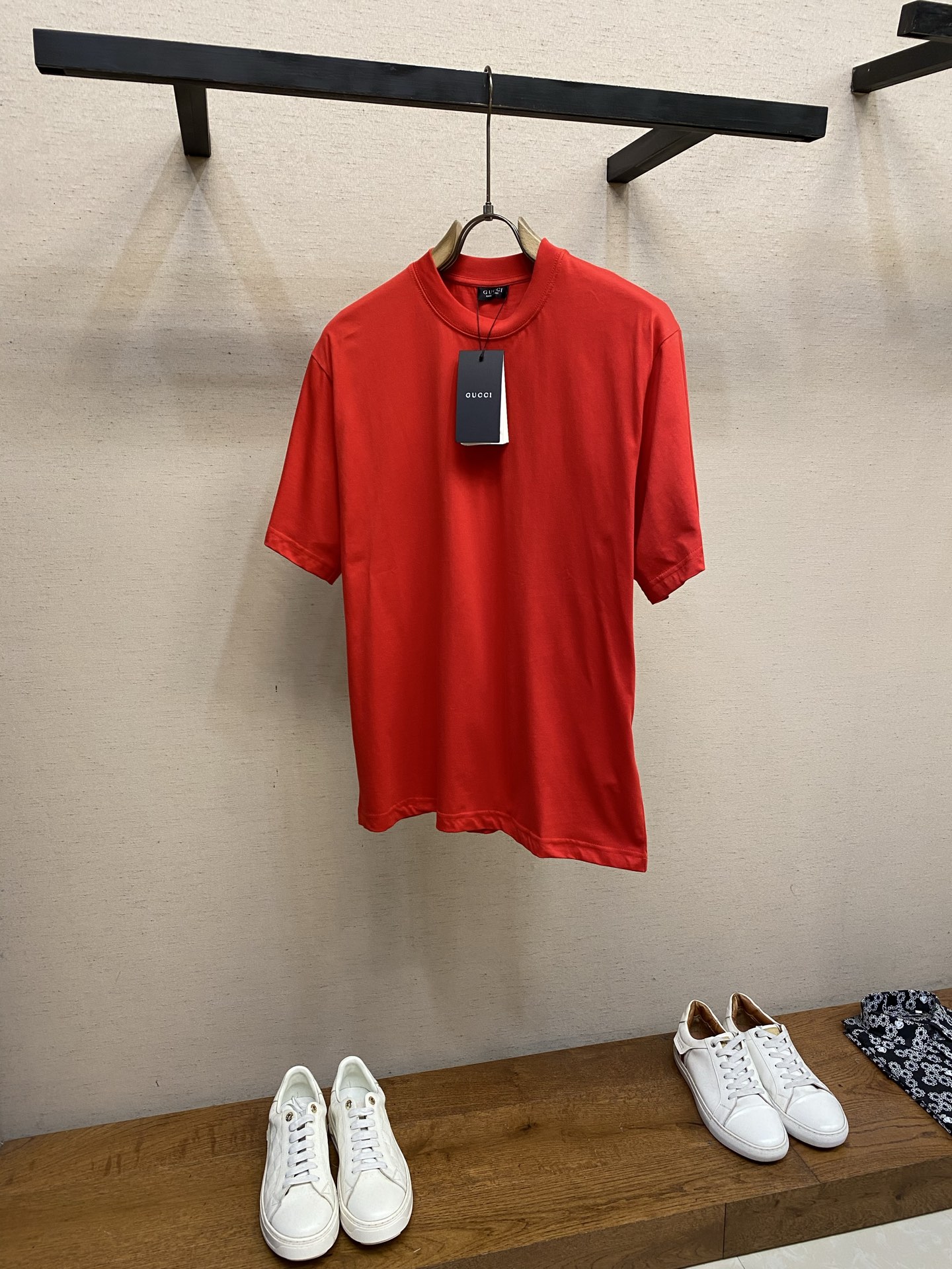 🌟🌟Gucci，小绒G圆领短袖发售色系：藏蓝、红色⚠️原¥4550购买；纯棉丝针织面料、GU标识细节贴饰