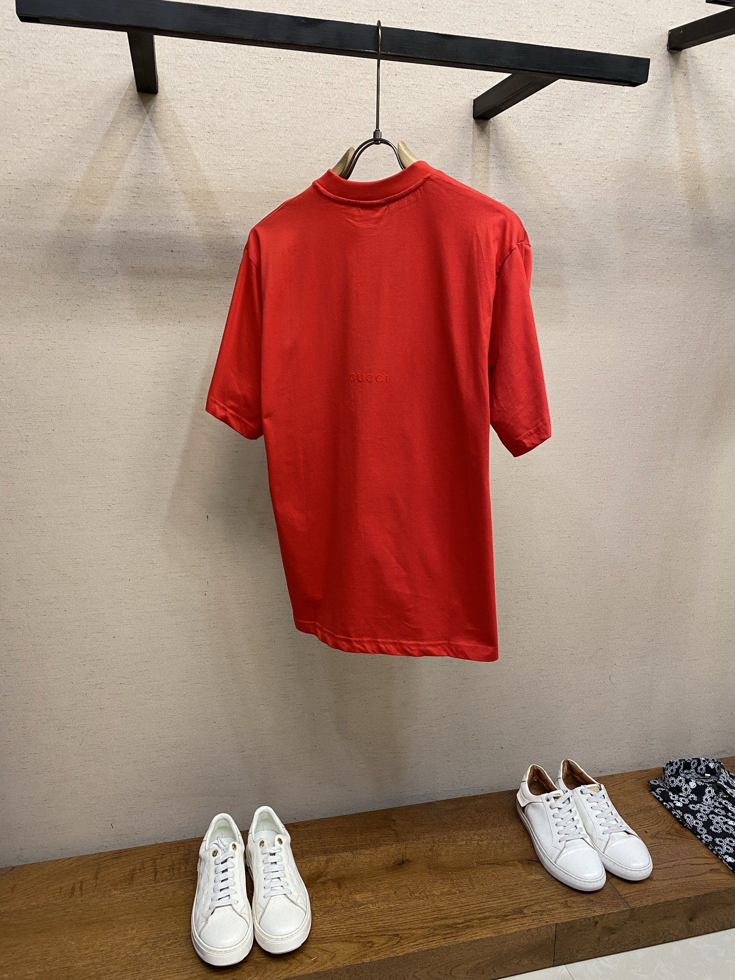 🌟🌟Gucci，小绒G圆领短袖发售色系：藏蓝、红色⚠️原¥4550购买；纯棉丝针织面料、GU标识细节贴饰
