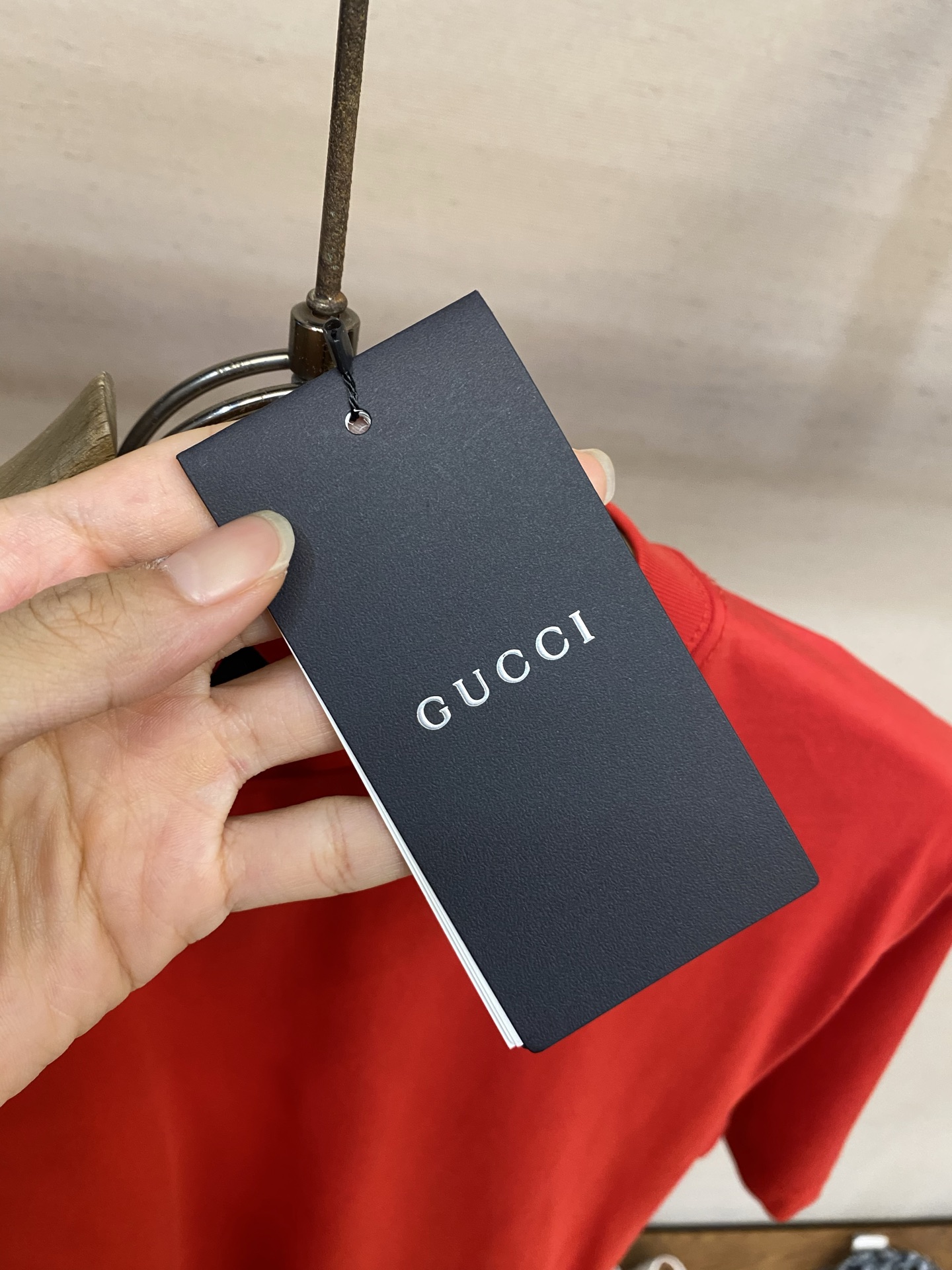 🌟🌟Gucci，小绒G圆领短袖发售色系：藏蓝、红色⚠️原¥4550购买；纯棉丝针织面料、GU标识细节贴饰