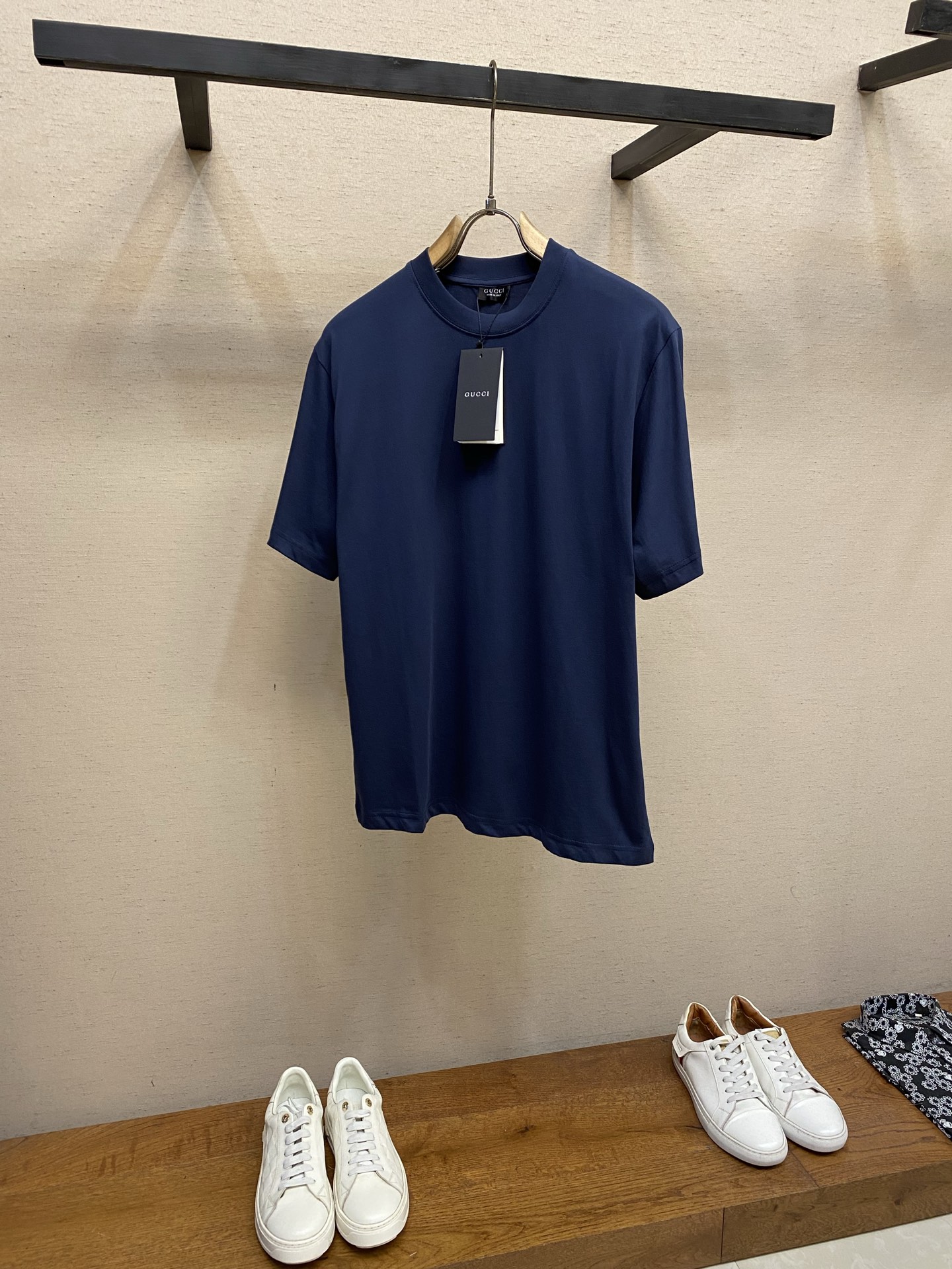 🌟🌟Gucci，小绒G圆领短袖发售色系：藏蓝、红色⚠️原¥4550购买；纯棉丝针织面料、GU标识细节贴饰