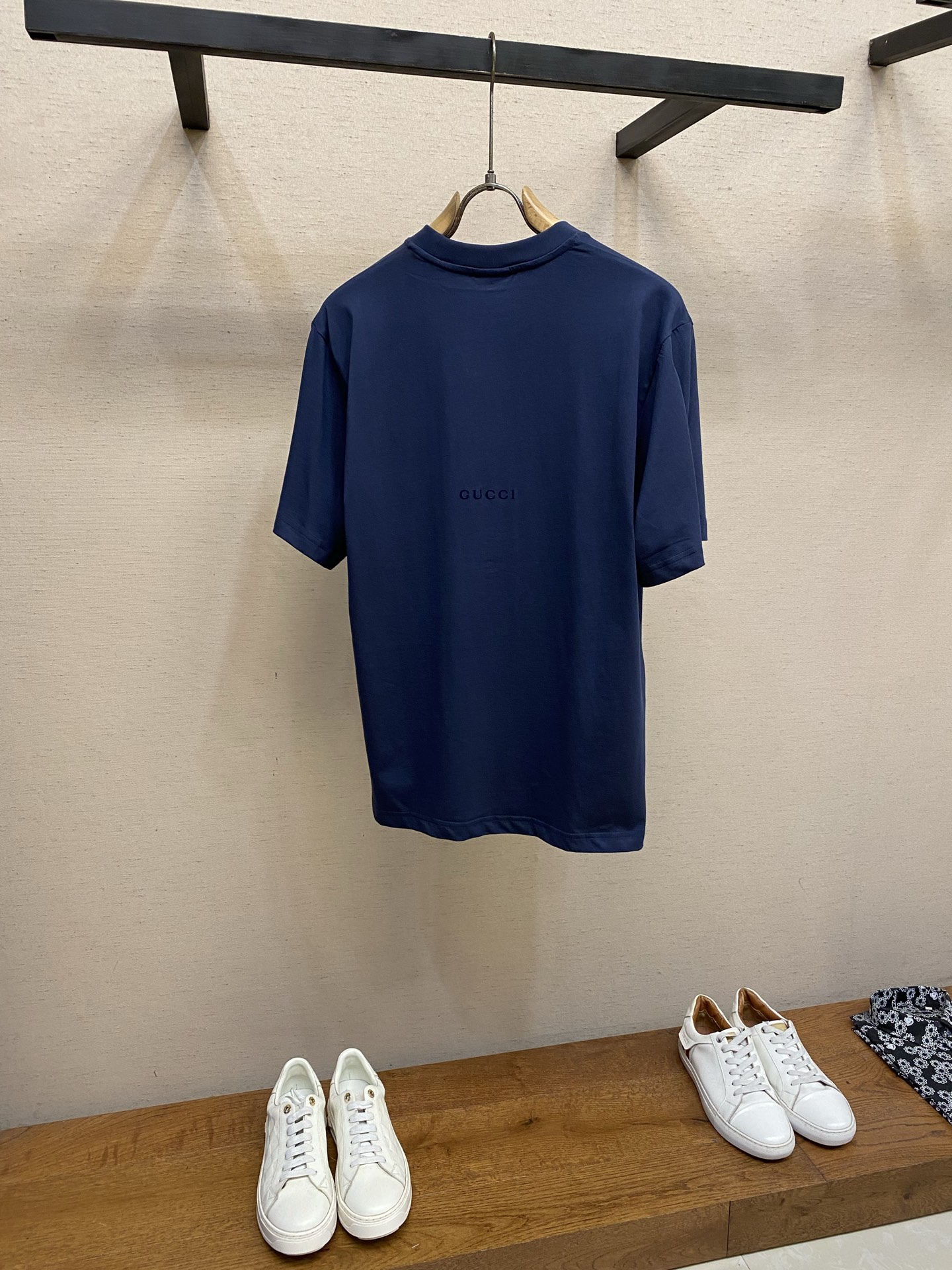 🌟🌟Gucci，小绒G圆领短袖发售色系：藏蓝、红色⚠️原¥4550购买；纯棉丝针织面料、GU标识细节贴饰