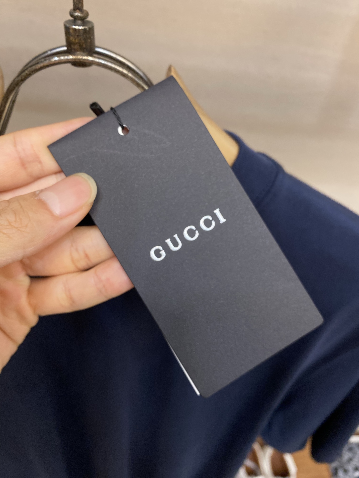 🌟🌟Gucci，小绒G圆领短袖发售色系：藏蓝、红色⚠️原¥4550购买；纯棉丝针织面料、GU标识细节贴饰