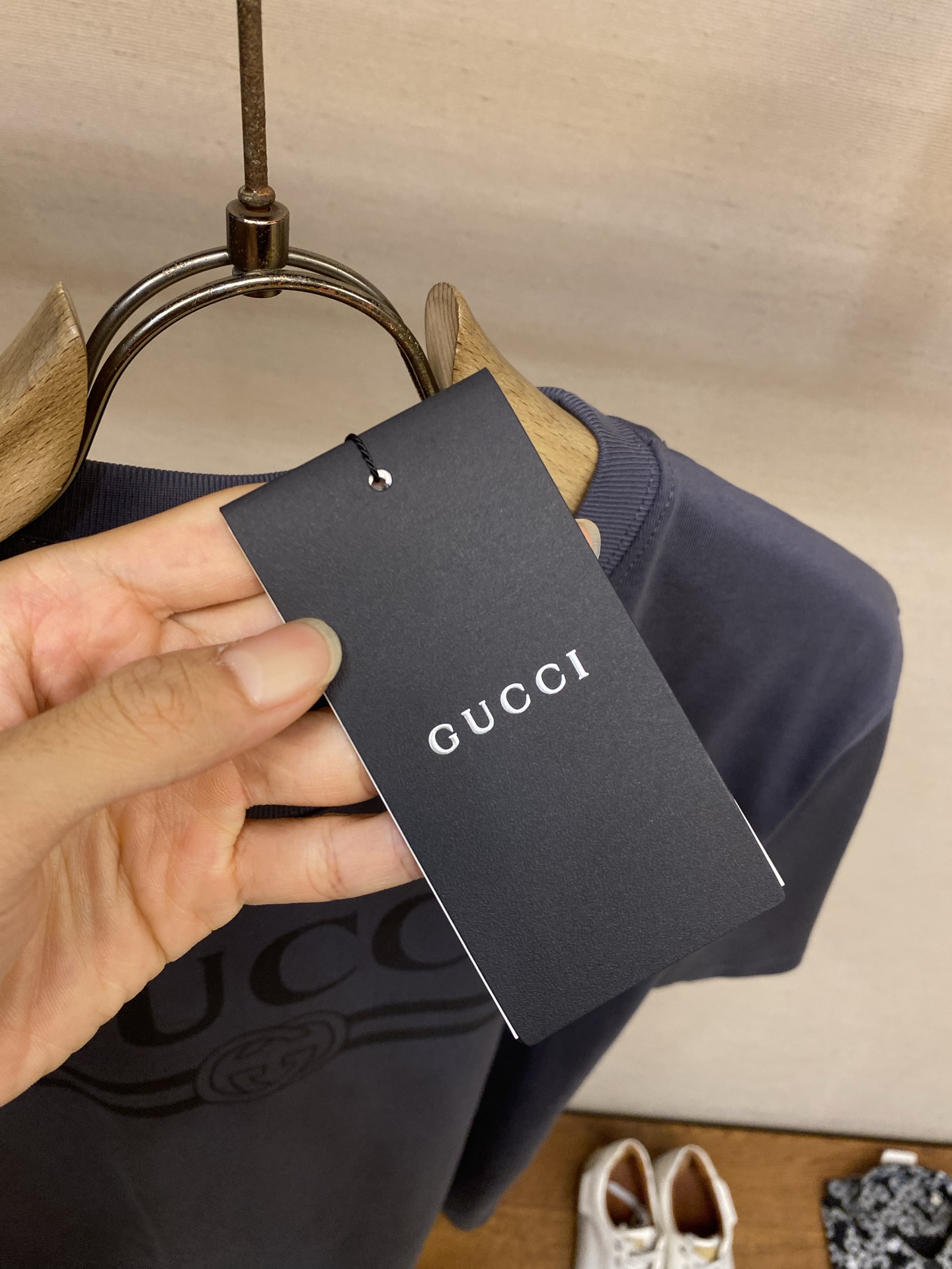 🌟🌟Gucci，互扣织带圆领短袖⚠️原¥4550购买；深灰色轻质针织棉、饰互扣式双G Web织带、圆领落