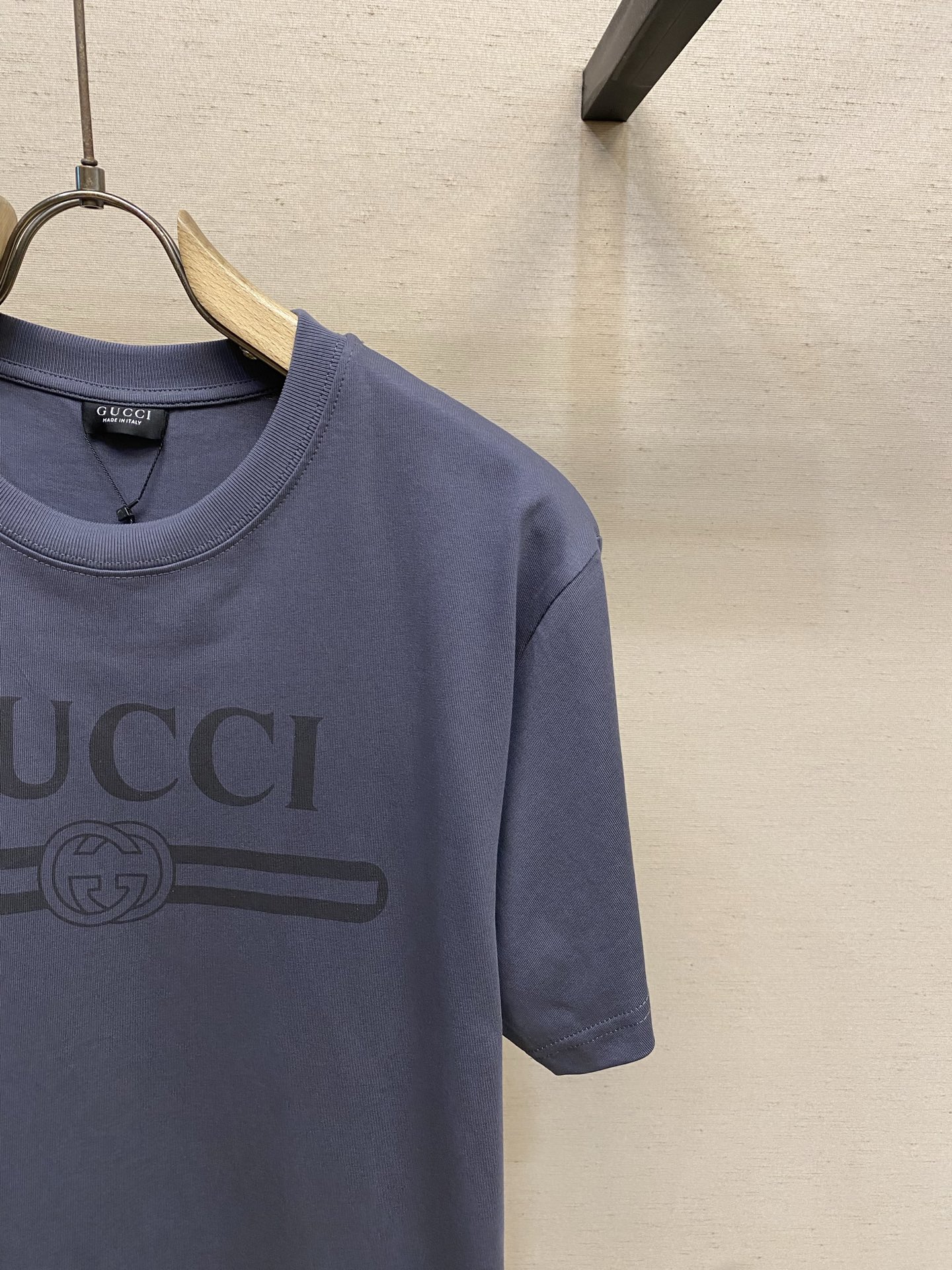 🌟🌟Gucci，互扣织带圆领短袖⚠️原¥4550购买；深灰色轻质针织棉、饰互扣式双G Web织带、圆领落