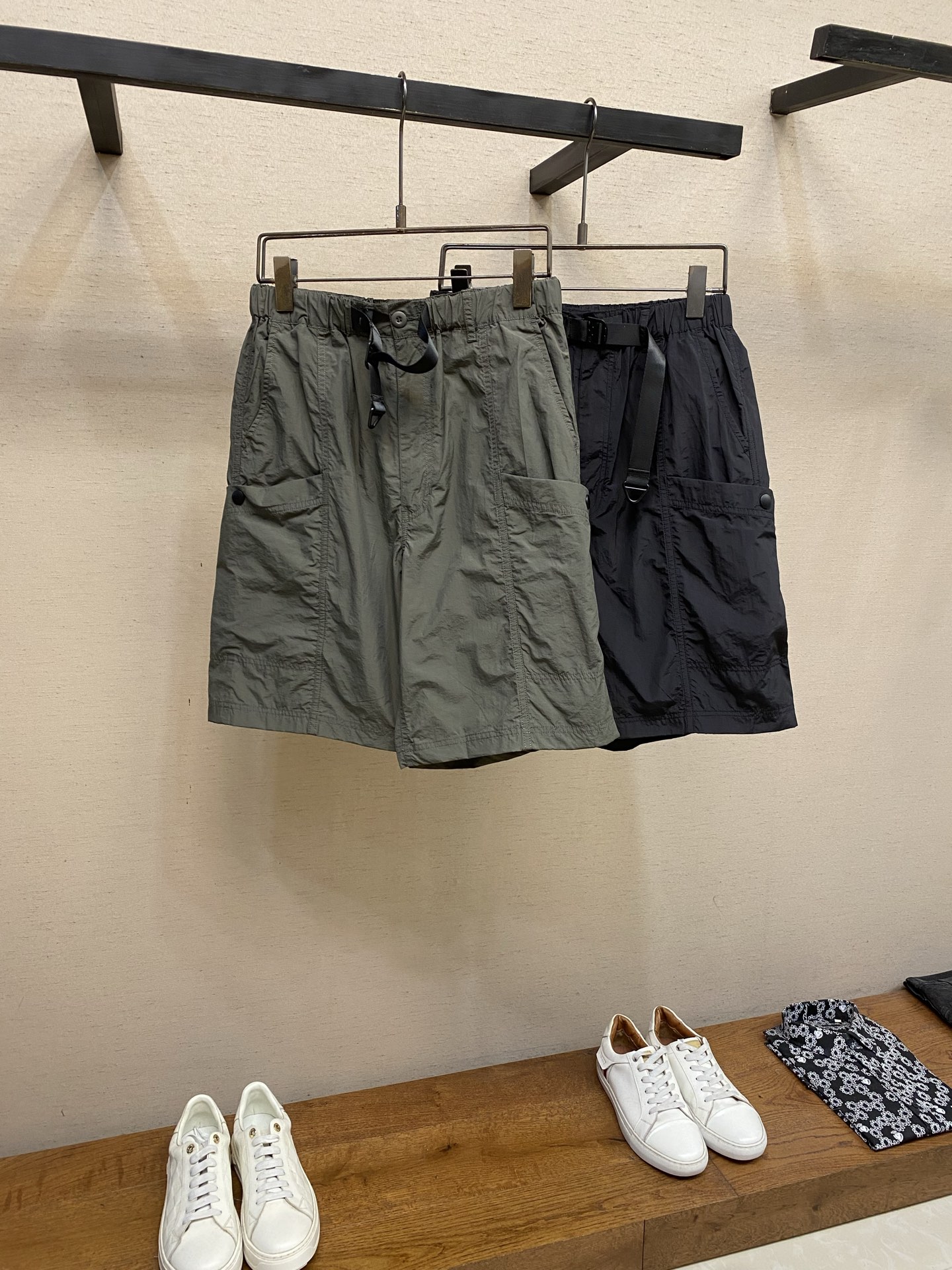 🌟🌟，，26系列 IT CDG COMME des GARCONS HOMME宽松工装短裤 面料轻薄细腻
