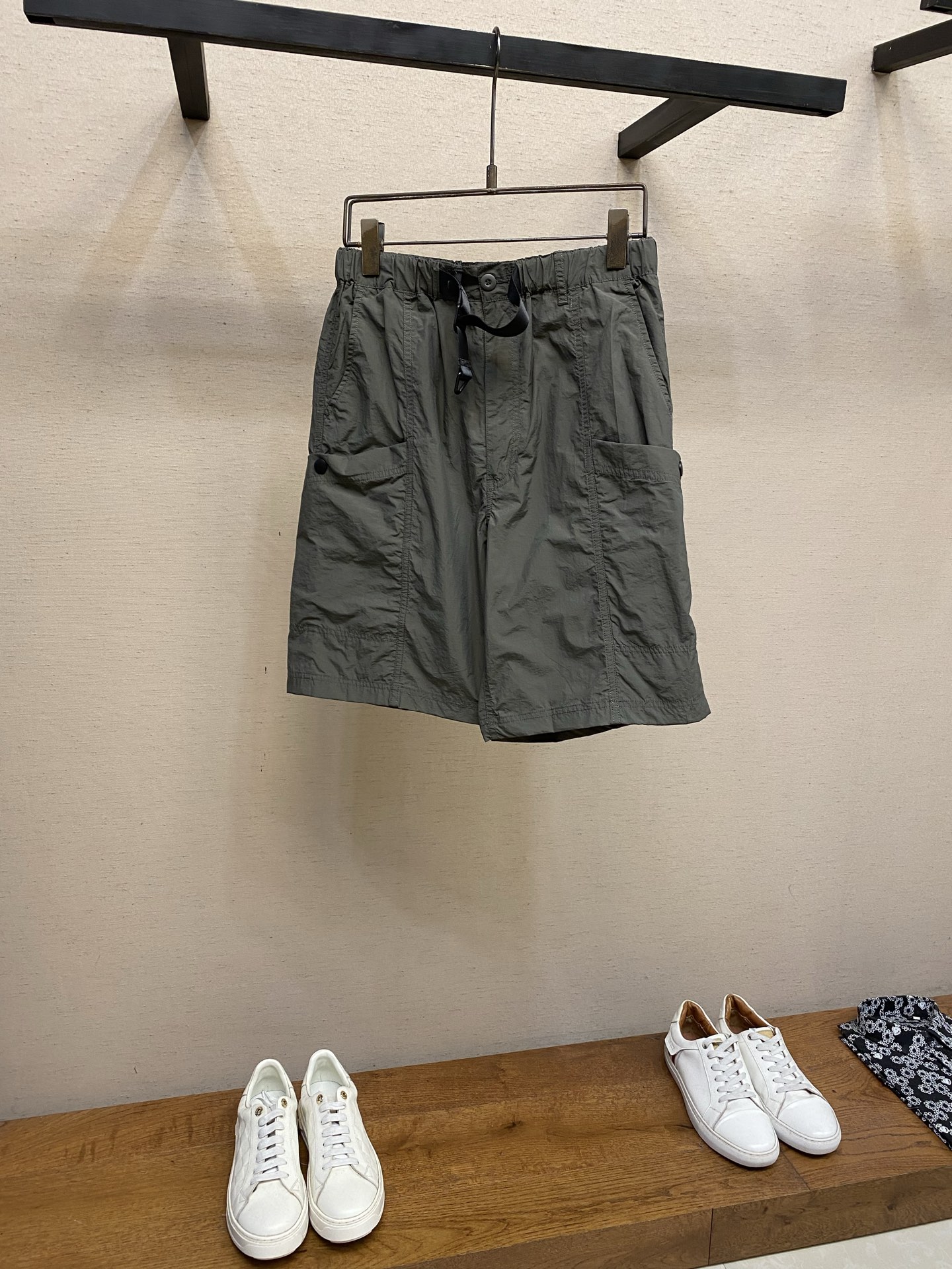🌟🌟，，26系列 IT CDG COMME des GARCONS HOMME宽松工装短裤 面料轻薄细腻