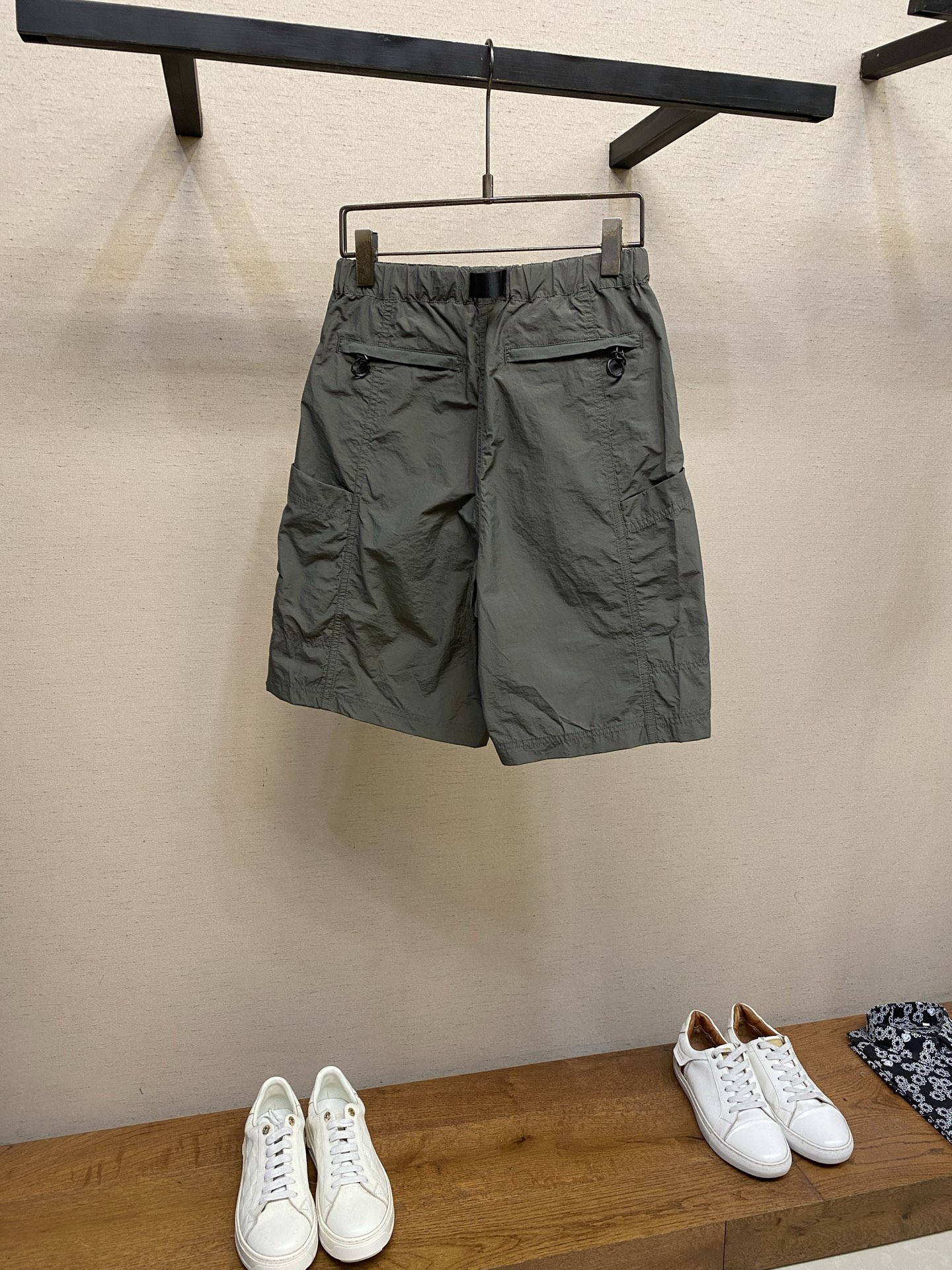 🌟🌟，，26系列 IT CDG COMME des GARCONS HOMME宽松工装短裤 面料轻薄细腻