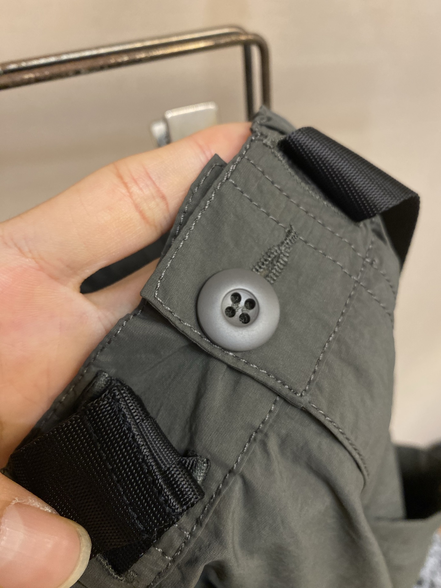 🌟🌟，，26系列 IT CDG COMME des GARCONS HOMME宽松工装短裤 面料轻薄细腻