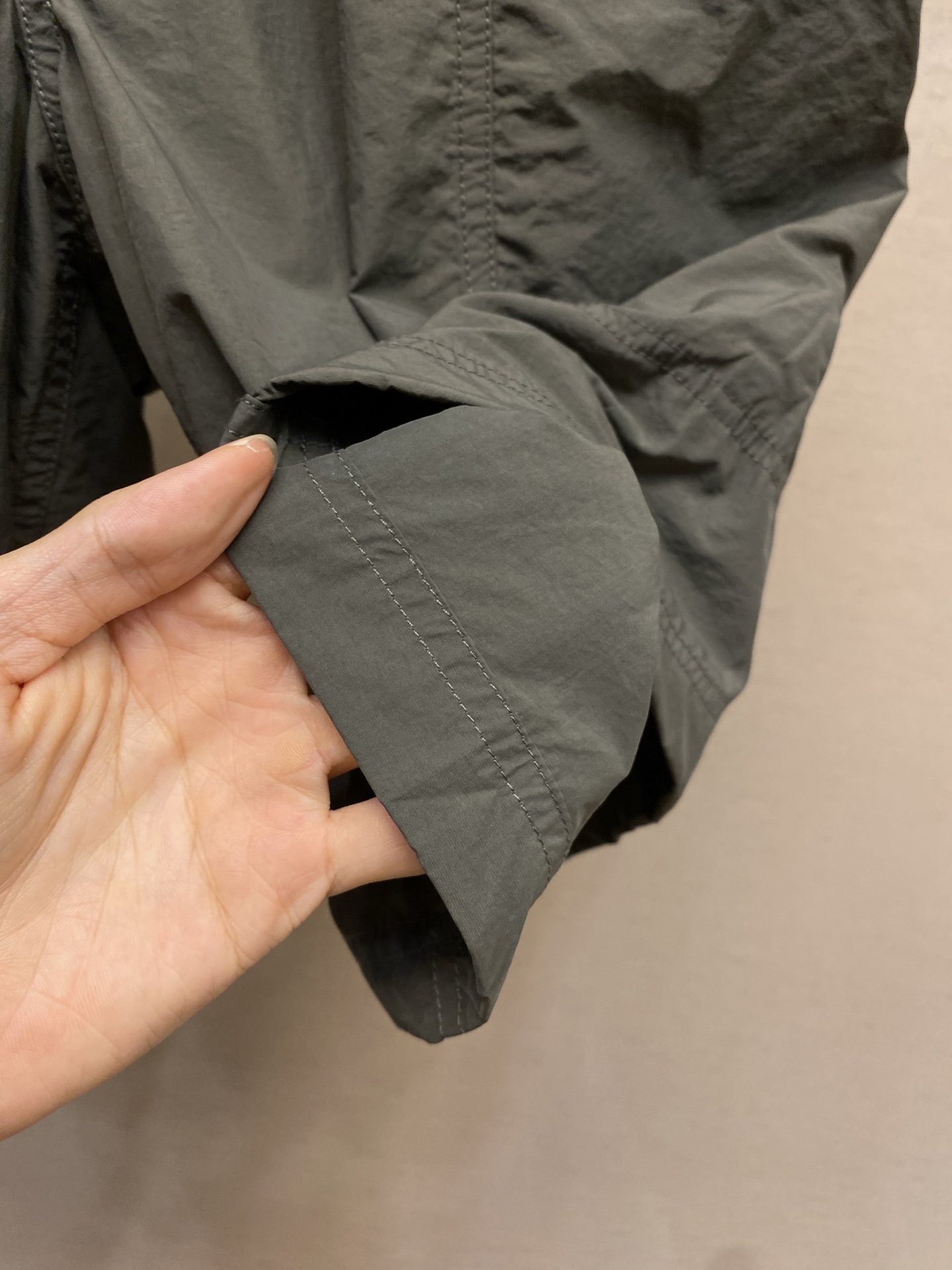 🌟🌟，，26系列 IT CDG COMME des GARCONS HOMME宽松工装短裤 面料轻薄细腻