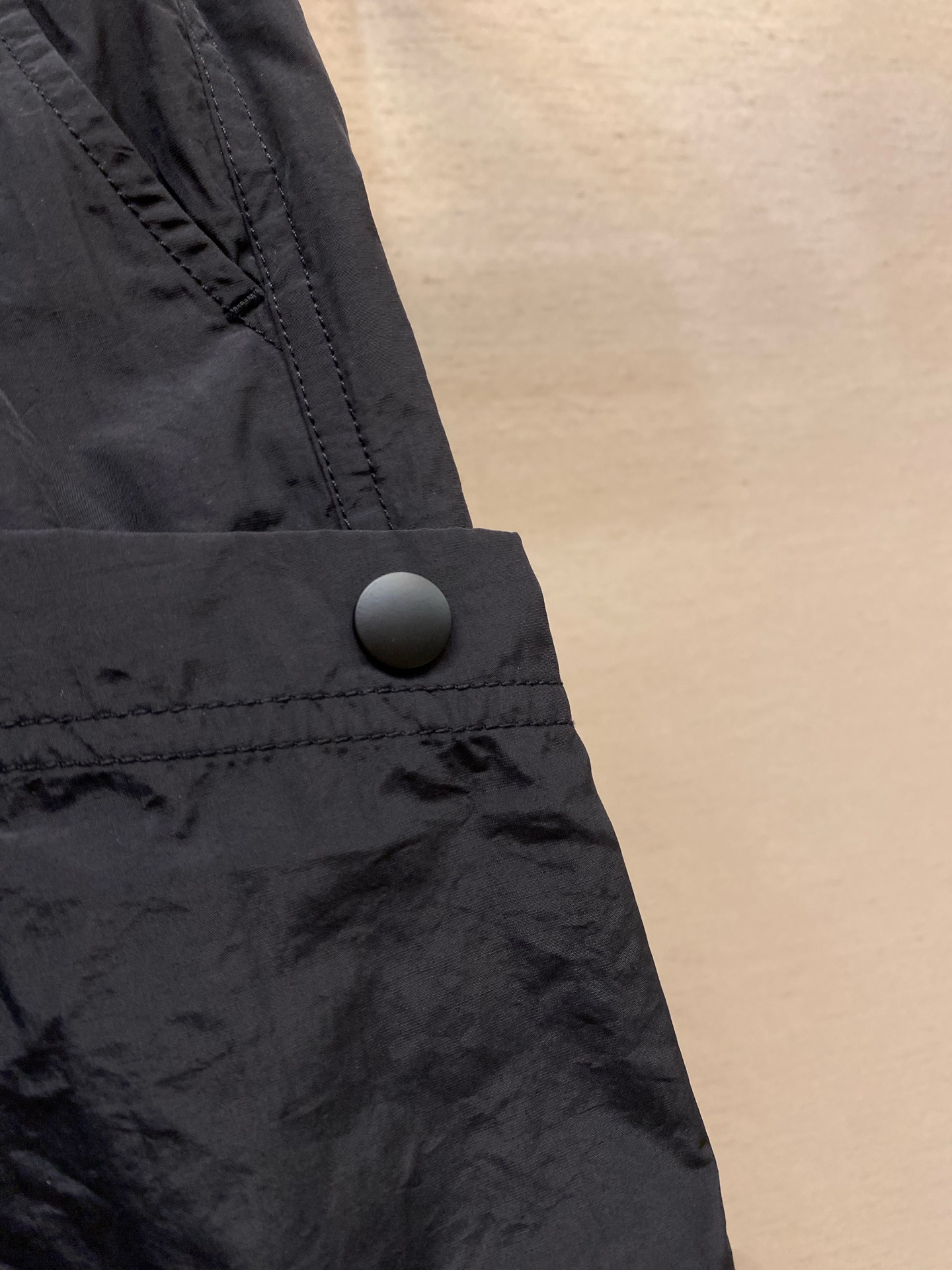 🌟🌟，，26系列 IT CDG COMME des GARCONS HOMME宽松工装短裤 面料轻薄细腻