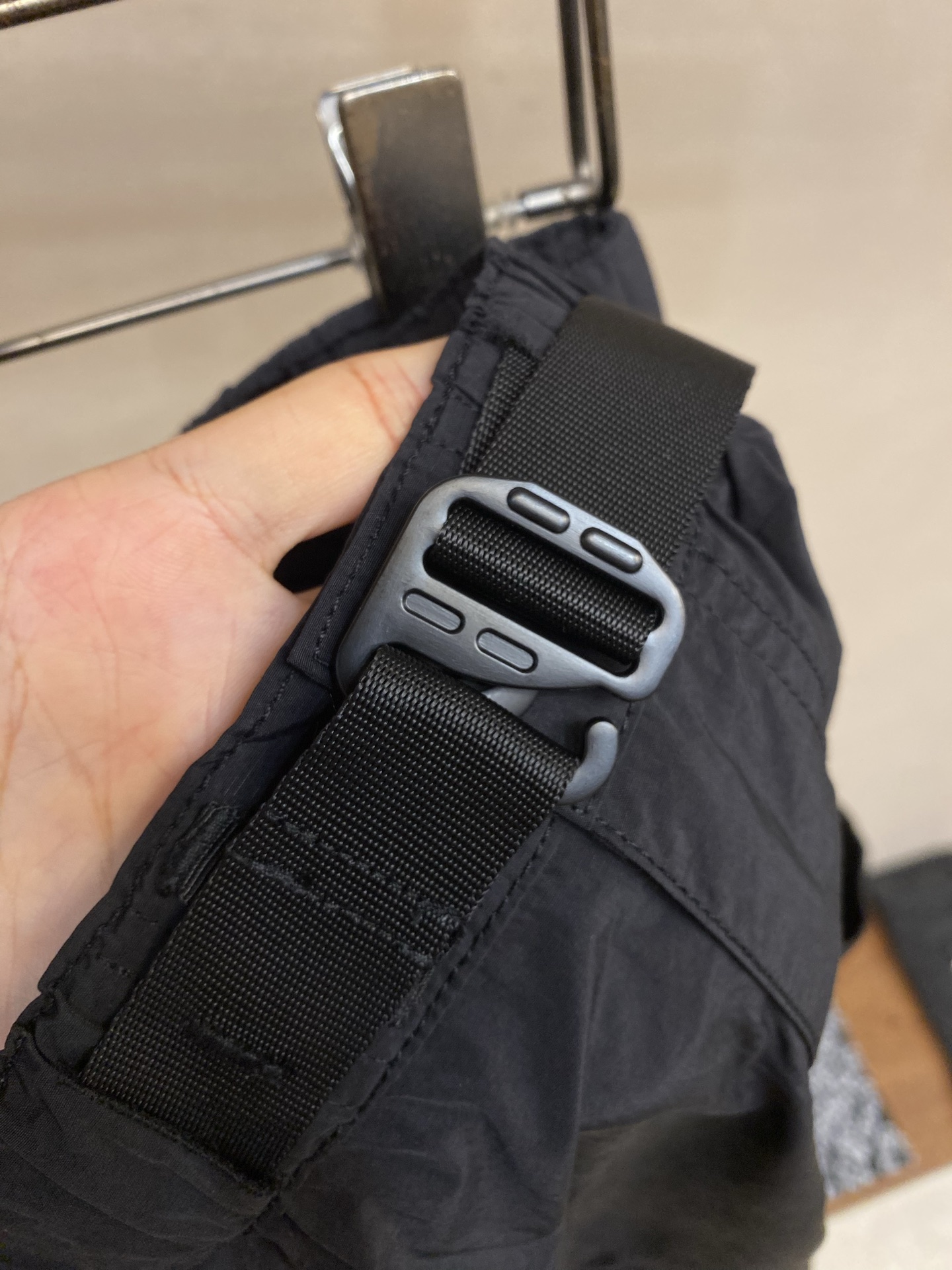 🌟🌟，，26系列 IT CDG COMME des GARCONS HOMME宽松工装短裤 面料轻薄细腻