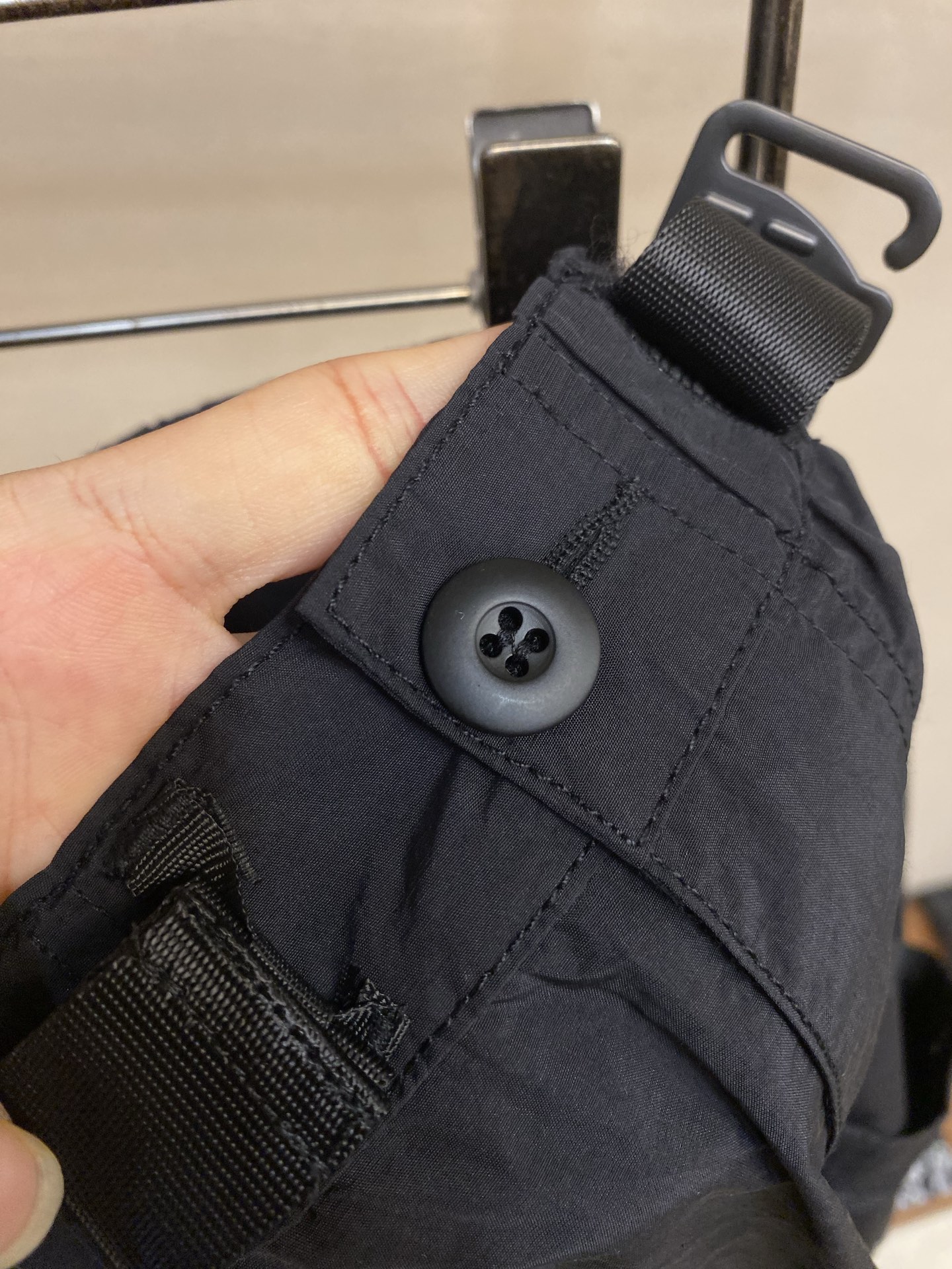 🌟🌟，，26系列 IT CDG COMME des GARCONS HOMME宽松工装短裤 面料轻薄细腻