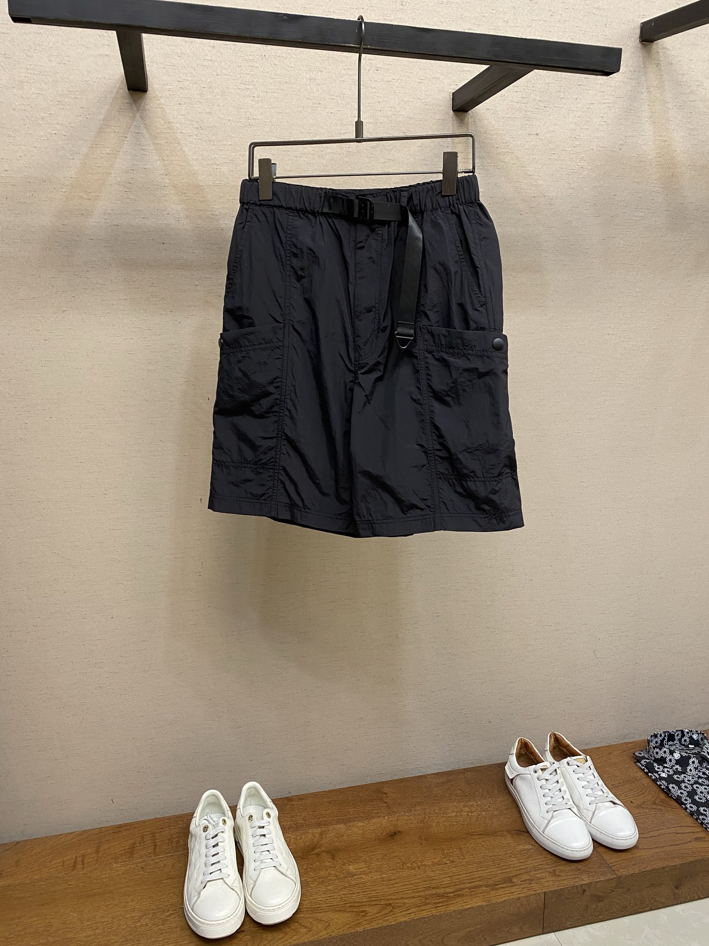 🌟🌟，，26系列 IT CDG COMME des GARCONS HOMME宽松工装短裤 面料轻薄细腻