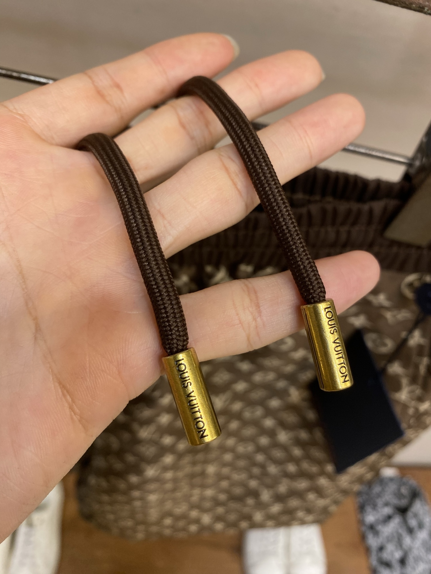 🌟🌟1V，V26新款 经典老花渐变拼接运动短裤。高级氛围感拉满的夏季轻奢运动神裤，面料软糯亲肤、透气不闷