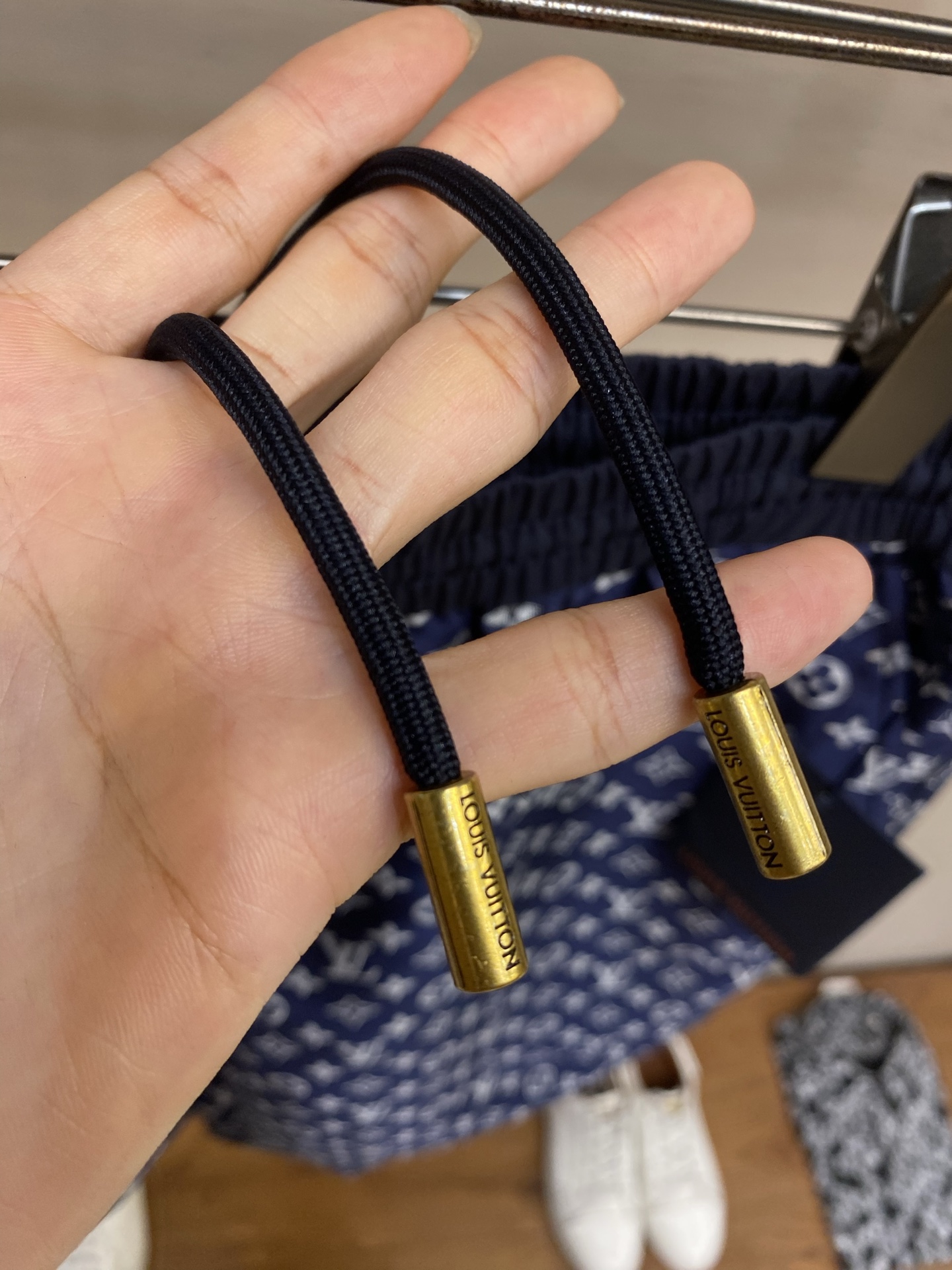 🌟🌟1V，V26新款 经典老花渐变拼接运动短裤。高级氛围感拉满的夏季轻奢运动神裤，面料软糯亲肤、透气不闷