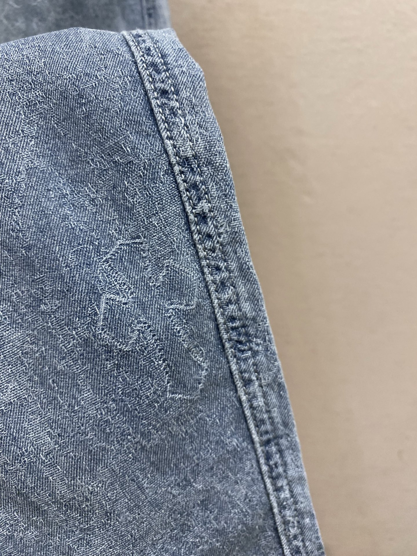 🌟🌟 CH，十字徽标薄款牛仔裤 夏装薄款定制美纹暗横竹韵棉质牛仔布 质地细腻 舒适贴肤 雾感靛蓝 以时光