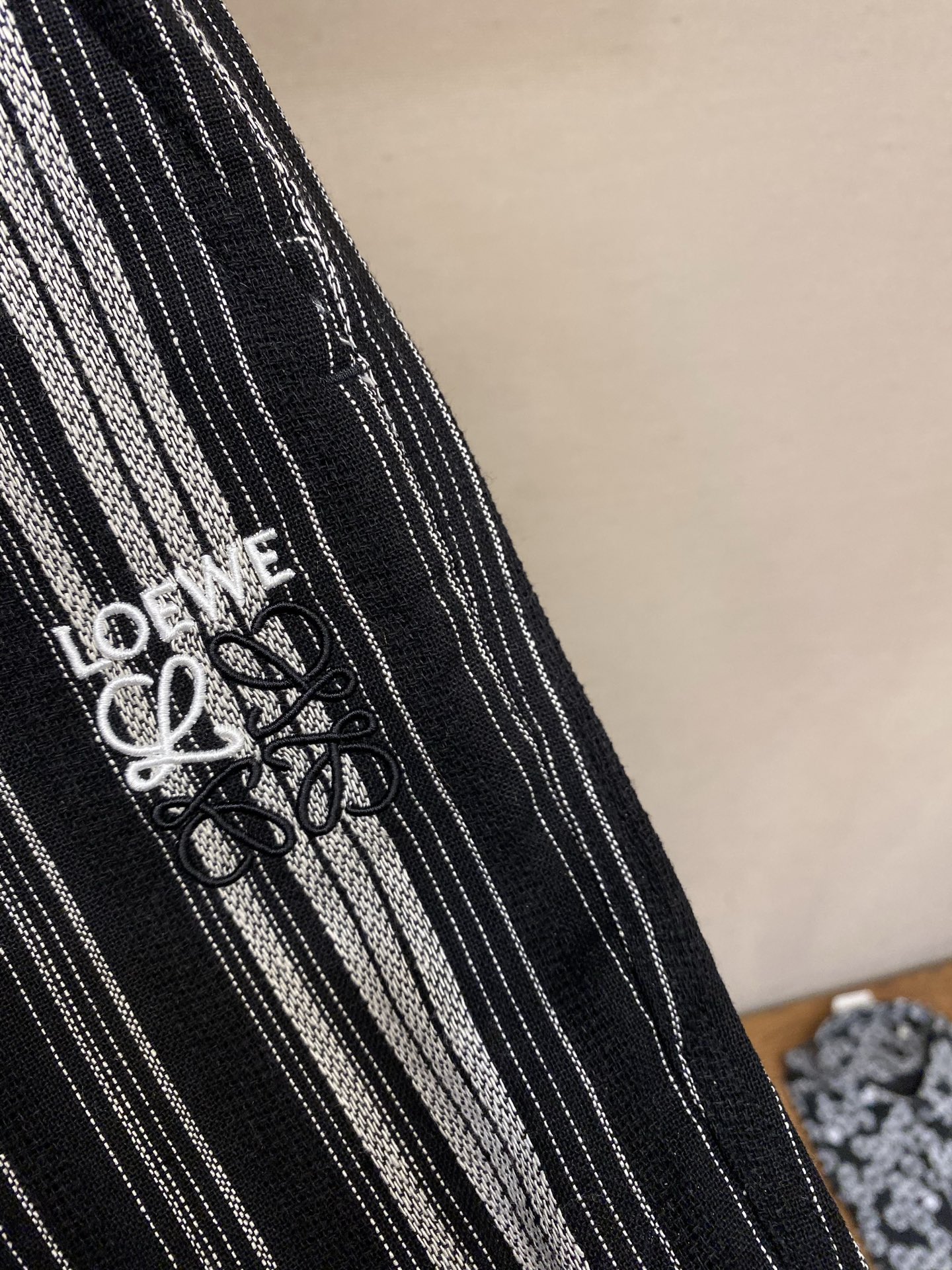 🌟🌟Loewe，亚麻条纹休闲短裤｜西班牙老钱风度假神裤甄选高支肌理亚麻面料，天然透气结构，自带微透干爽肌