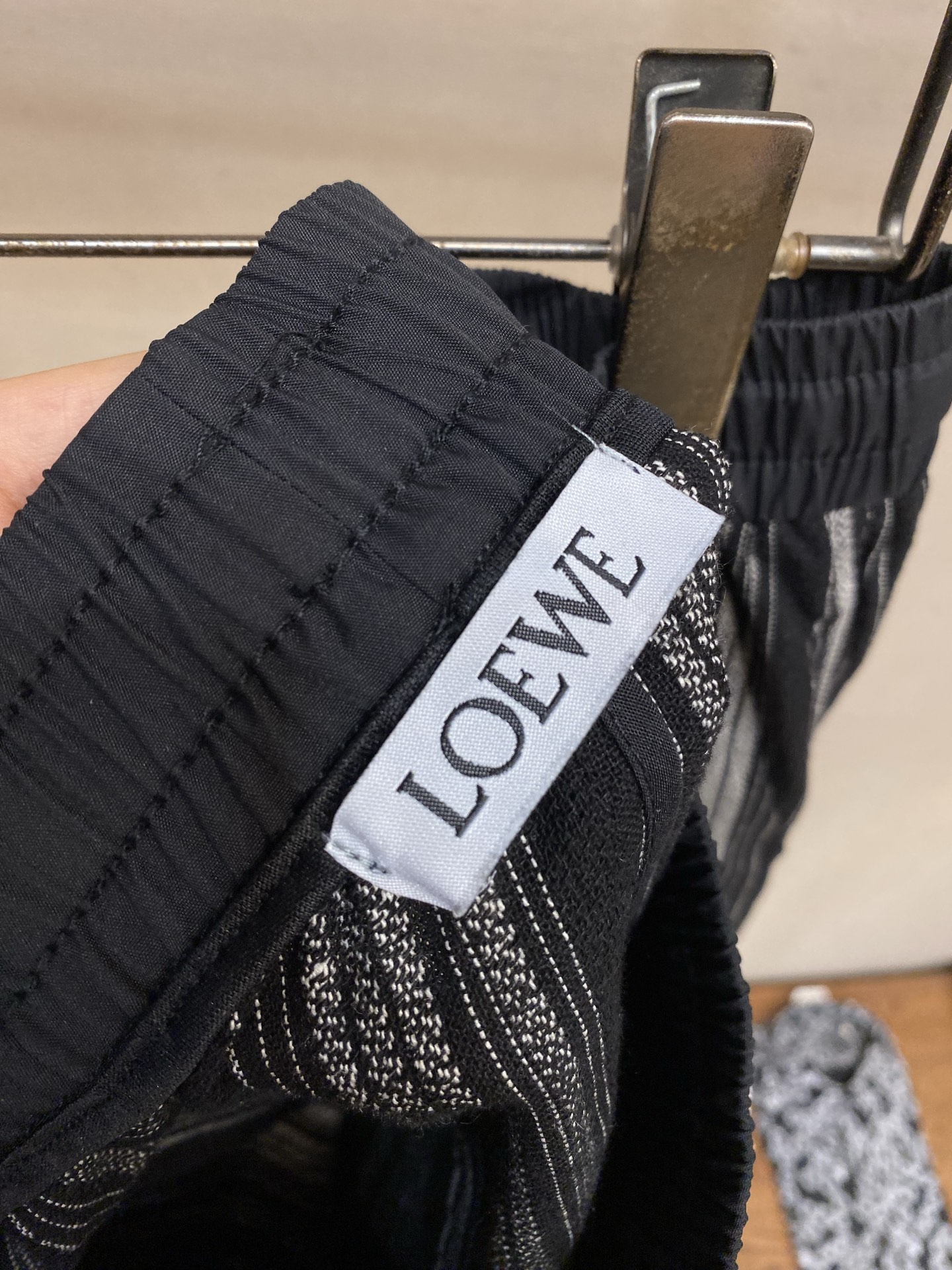 🌟🌟Loewe，亚麻条纹休闲短裤｜西班牙老钱风度假神裤甄选高支肌理亚麻面料，天然透气结构，自带微透干爽肌