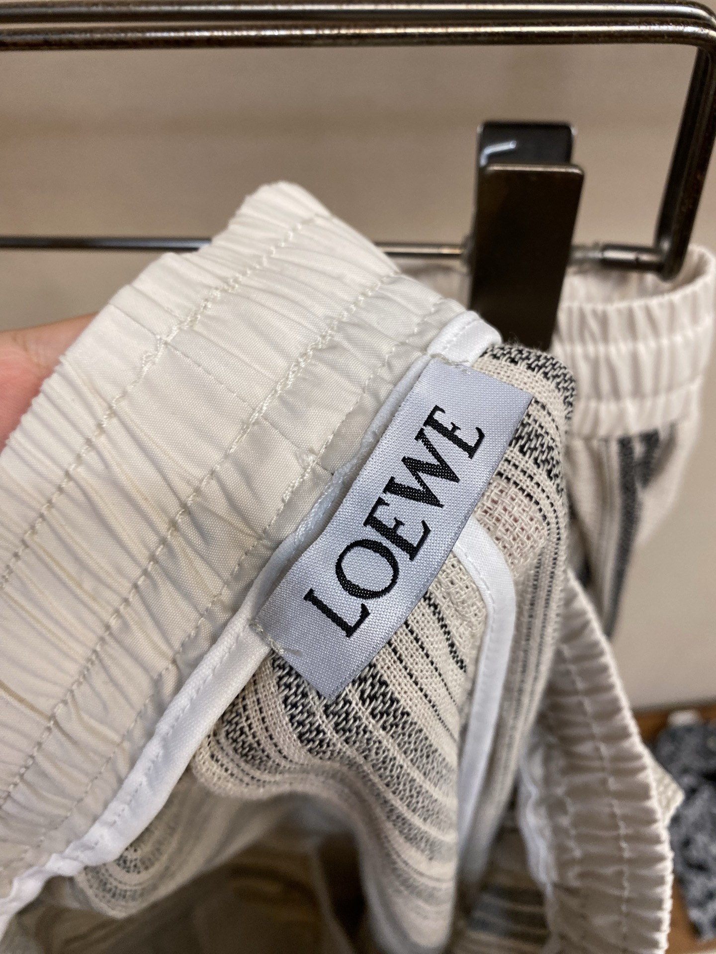 🌟🌟Loewe，亚麻条纹休闲短裤｜西班牙老钱风度假神裤甄选高支肌理亚麻面料，天然透气结构，自带微透干爽肌