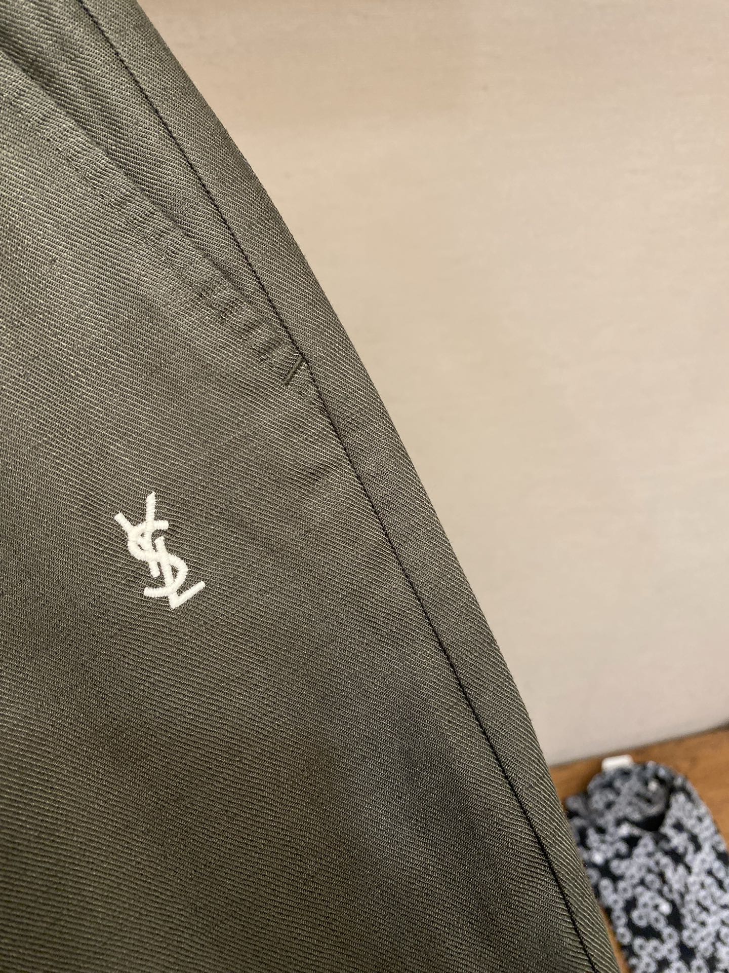 🌟🌟 YSL，军绿色亚麻抽绳阔腿休闲裤｜法式松弛感神裤甄选高支亚麻混纺面料，自带天然肌理感，透气排汗、垂