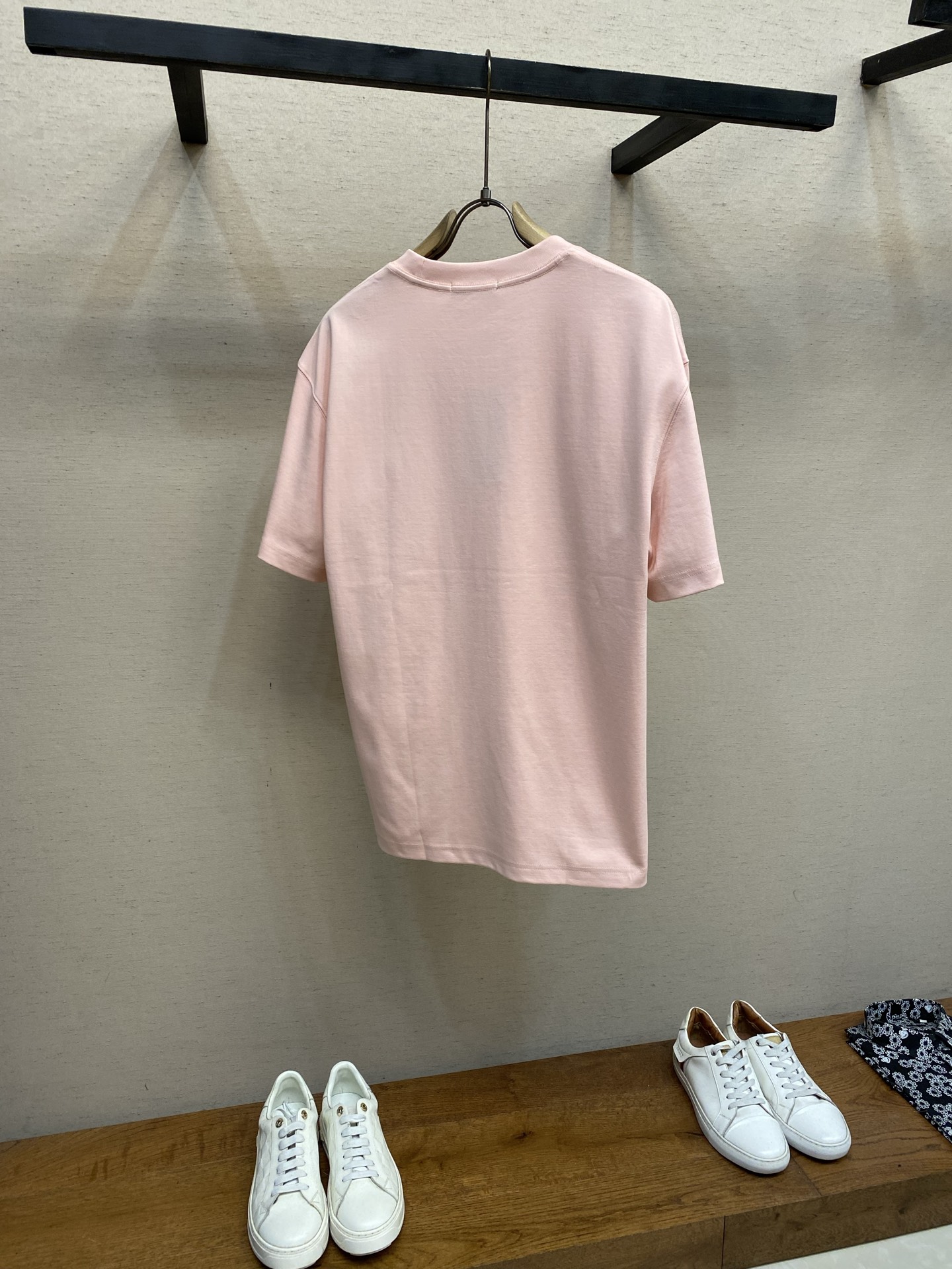🌟🌟Fendi，FD马卡龙大粉色字母短袖T恤FD夏季马卡龙色系基础款字母短袖，把法式慵懒与轻奢调性完美融