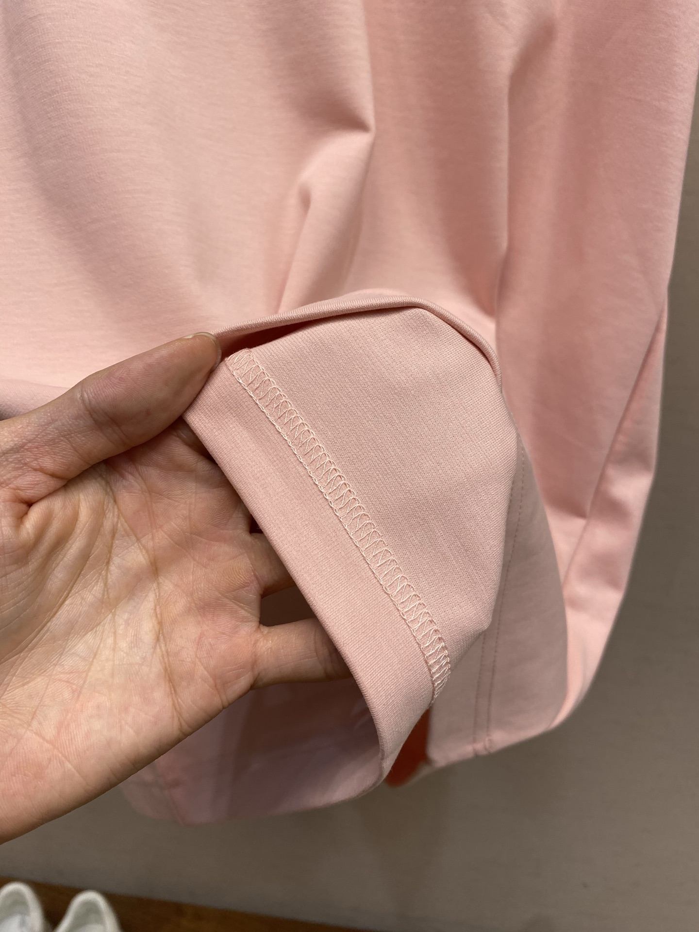 🌟🌟Fendi，FD马卡龙大粉色字母短袖T恤FD夏季马卡龙色系基础款字母短袖，把法式慵懒与轻奢调性完美融